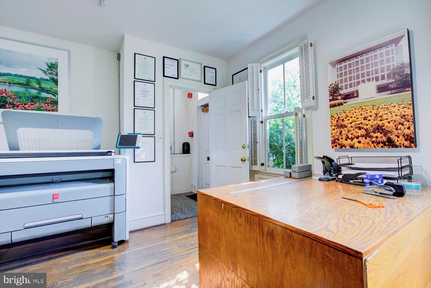 CAPITOL HILL - Commercial Sale