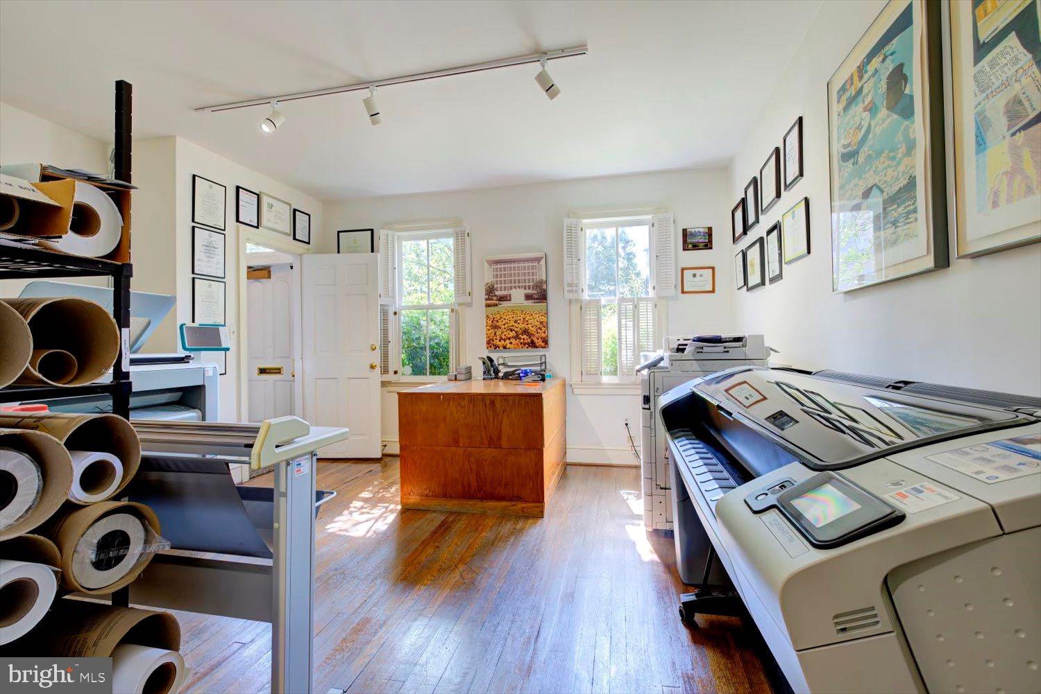 CAPITOL HILL - Commercial Sale