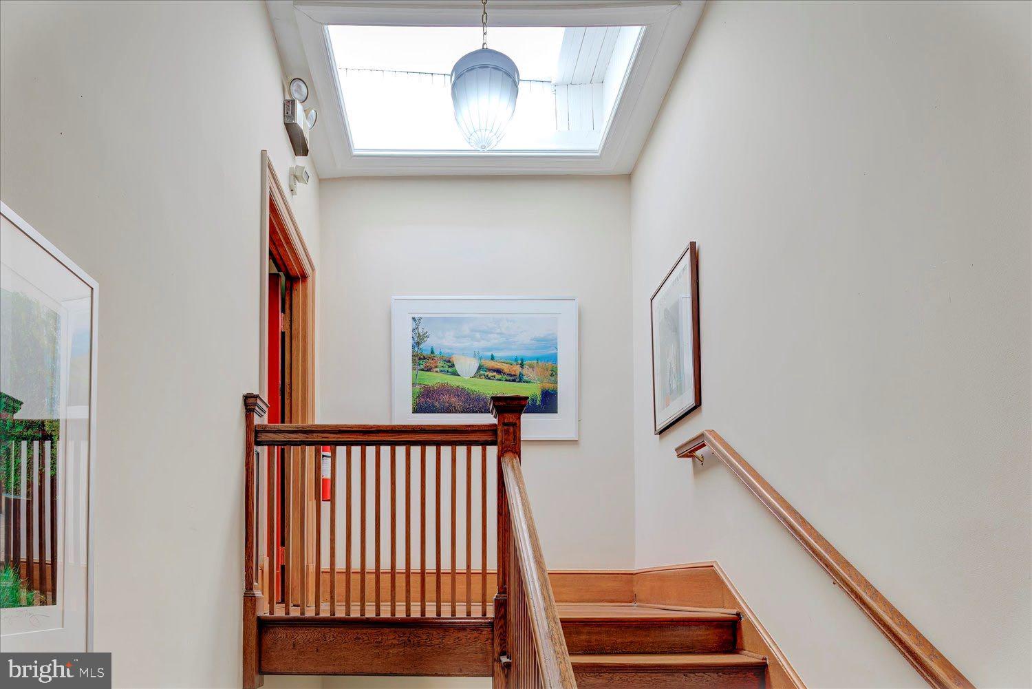 CAPITOL HILL - Commercial Sale