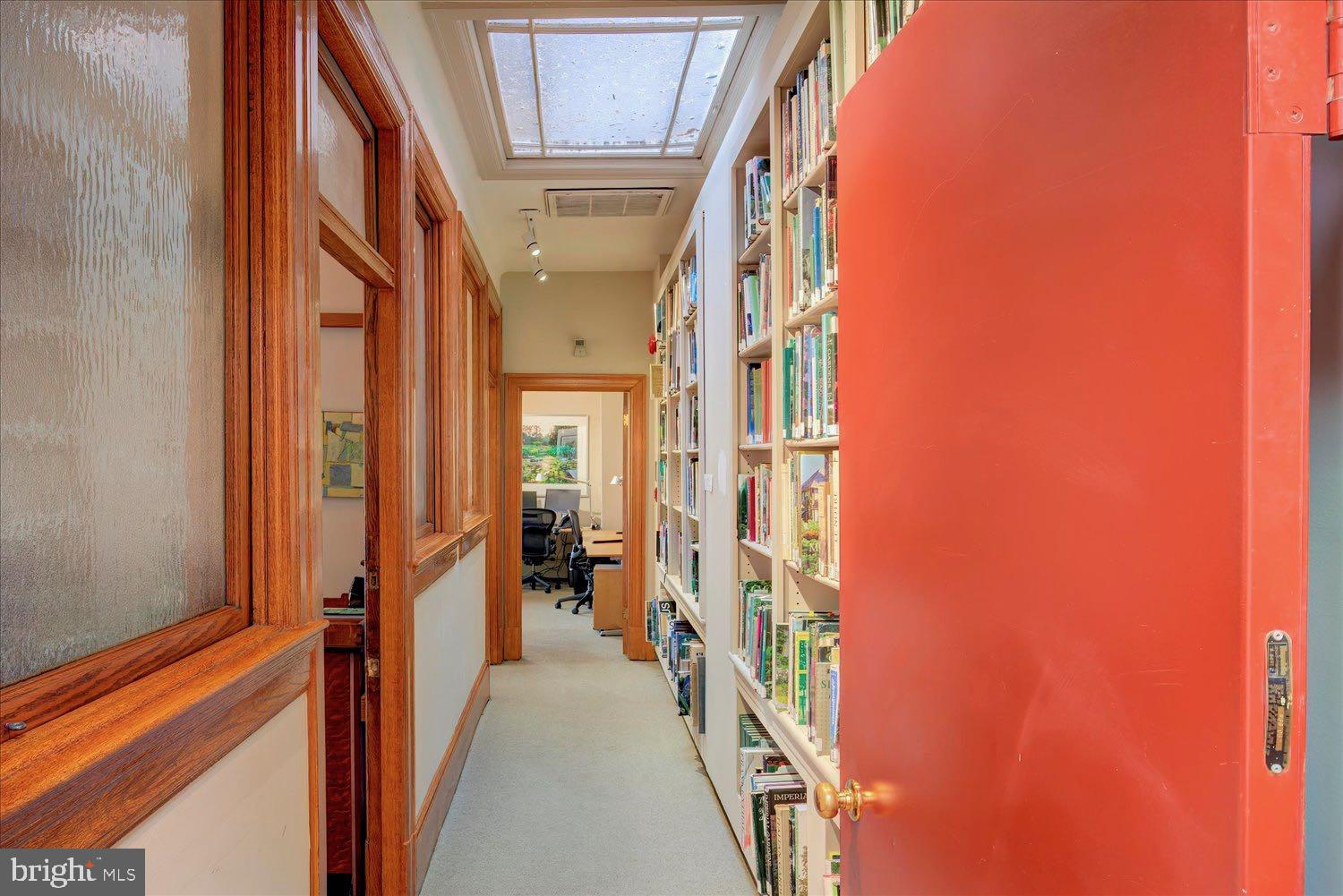 CAPITOL HILL - Commercial Sale