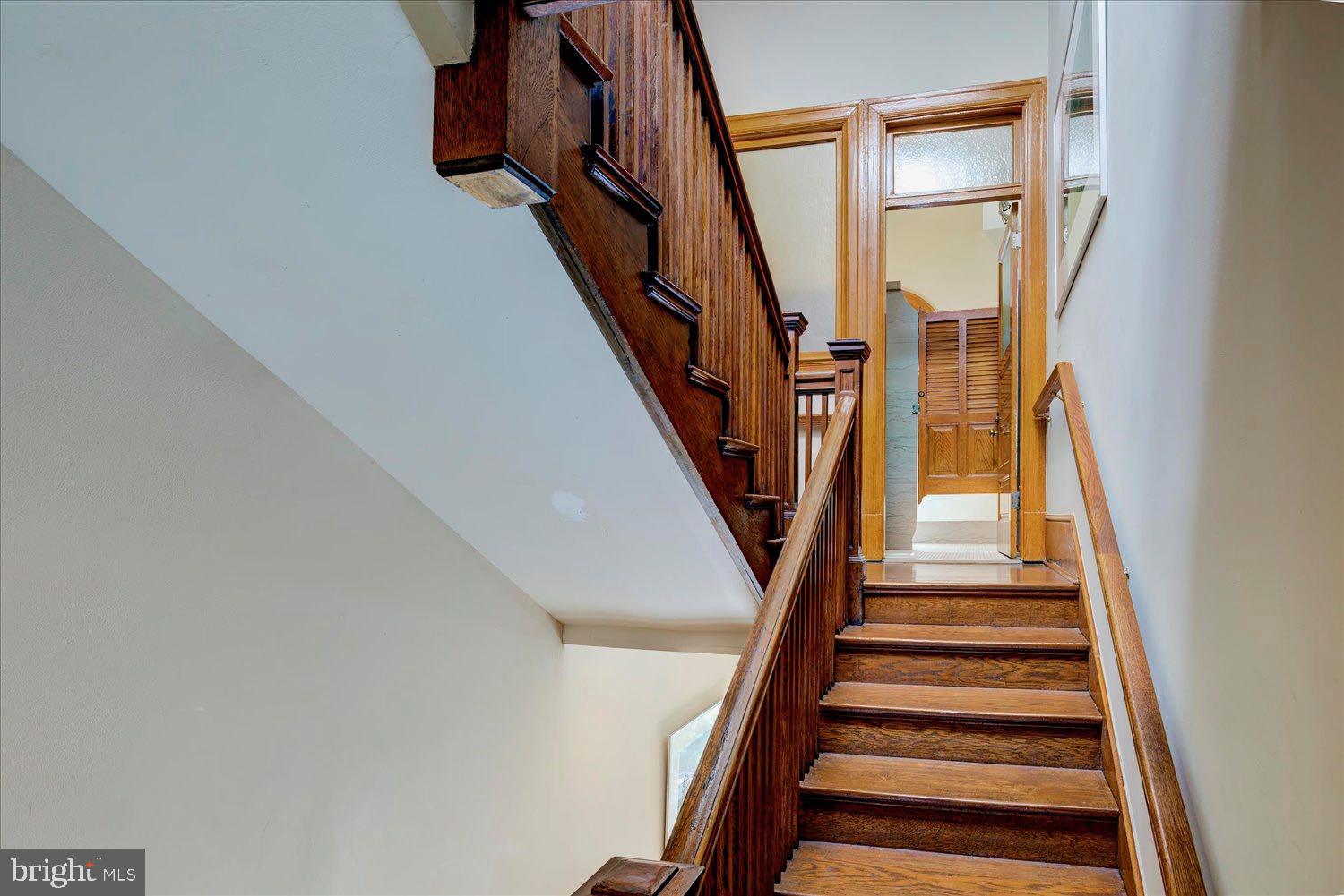 CAPITOL HILL - Commercial Sale