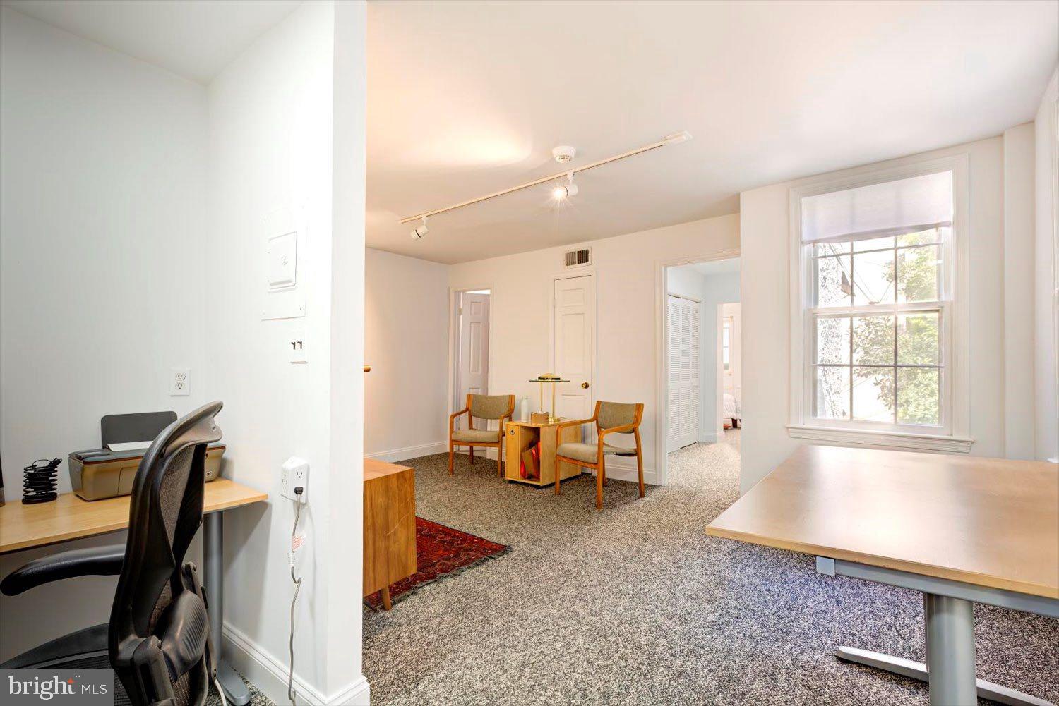 CAPITOL HILL - Commercial Sale