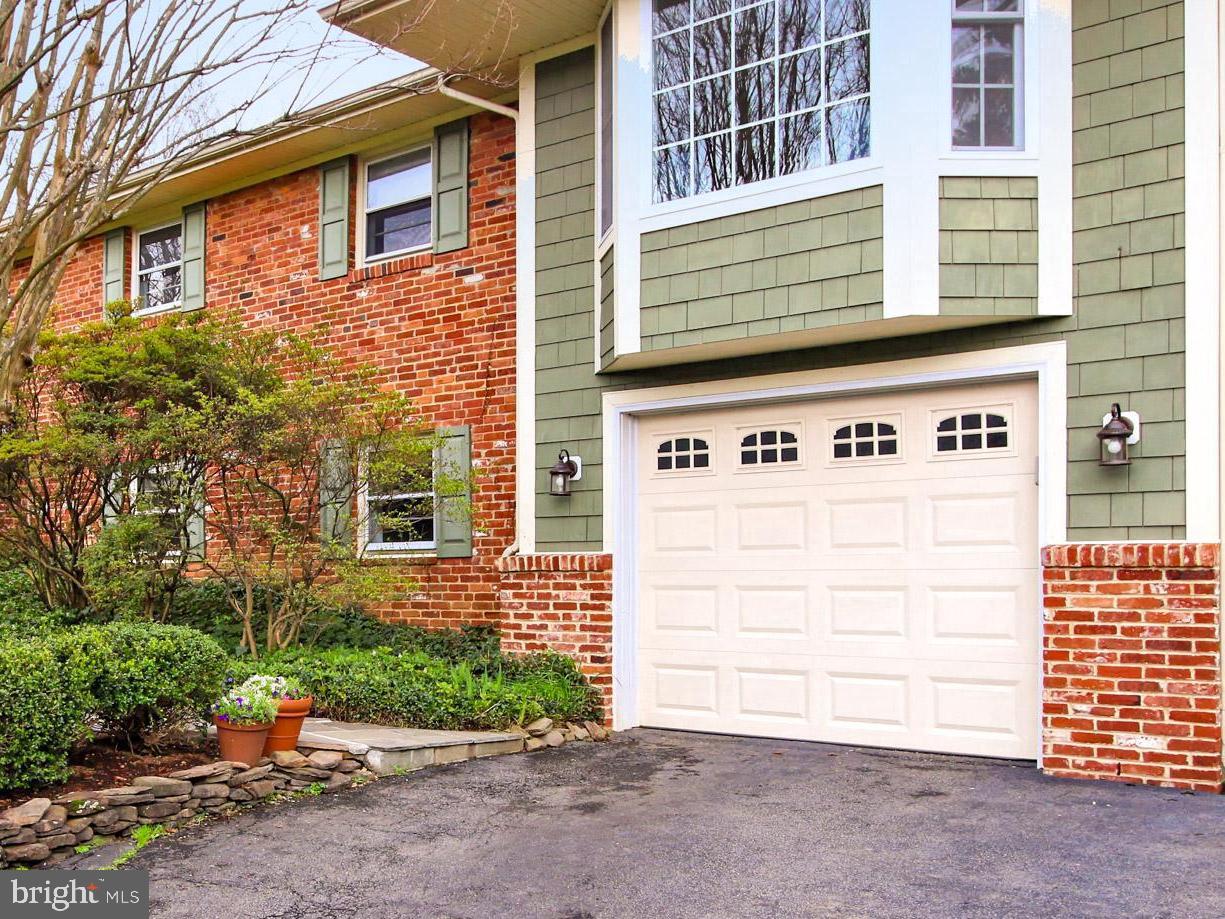 MONTOUR HEIGHTS - Residential