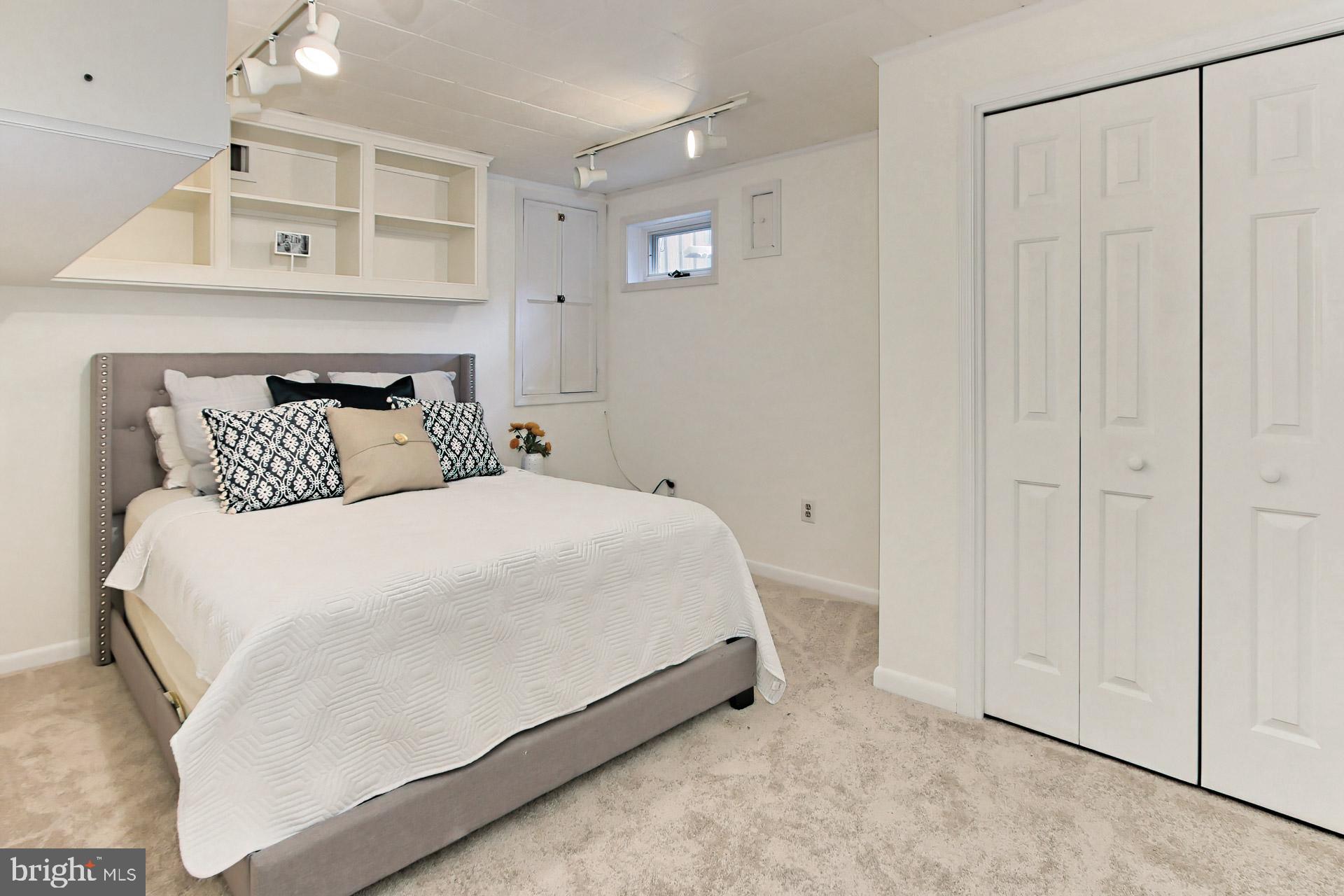 MONTOUR HEIGHTS - Residential