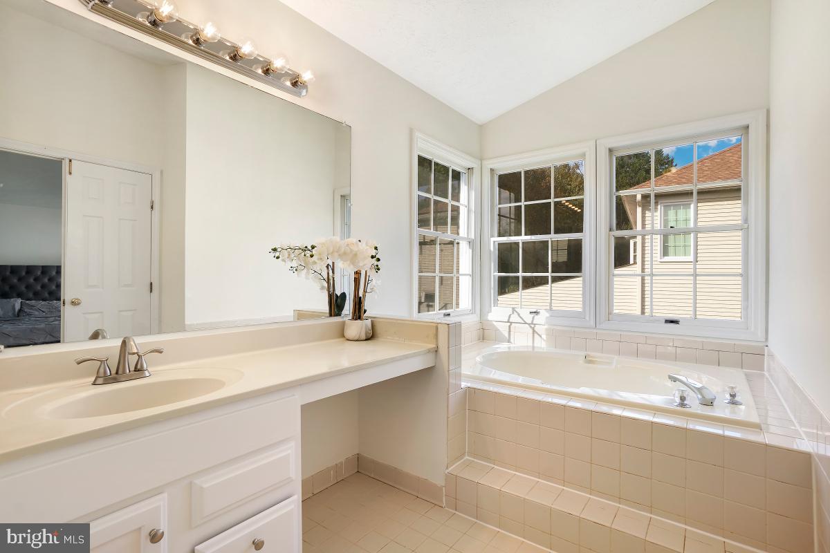 NOTTINGHAM WOODS - Residential