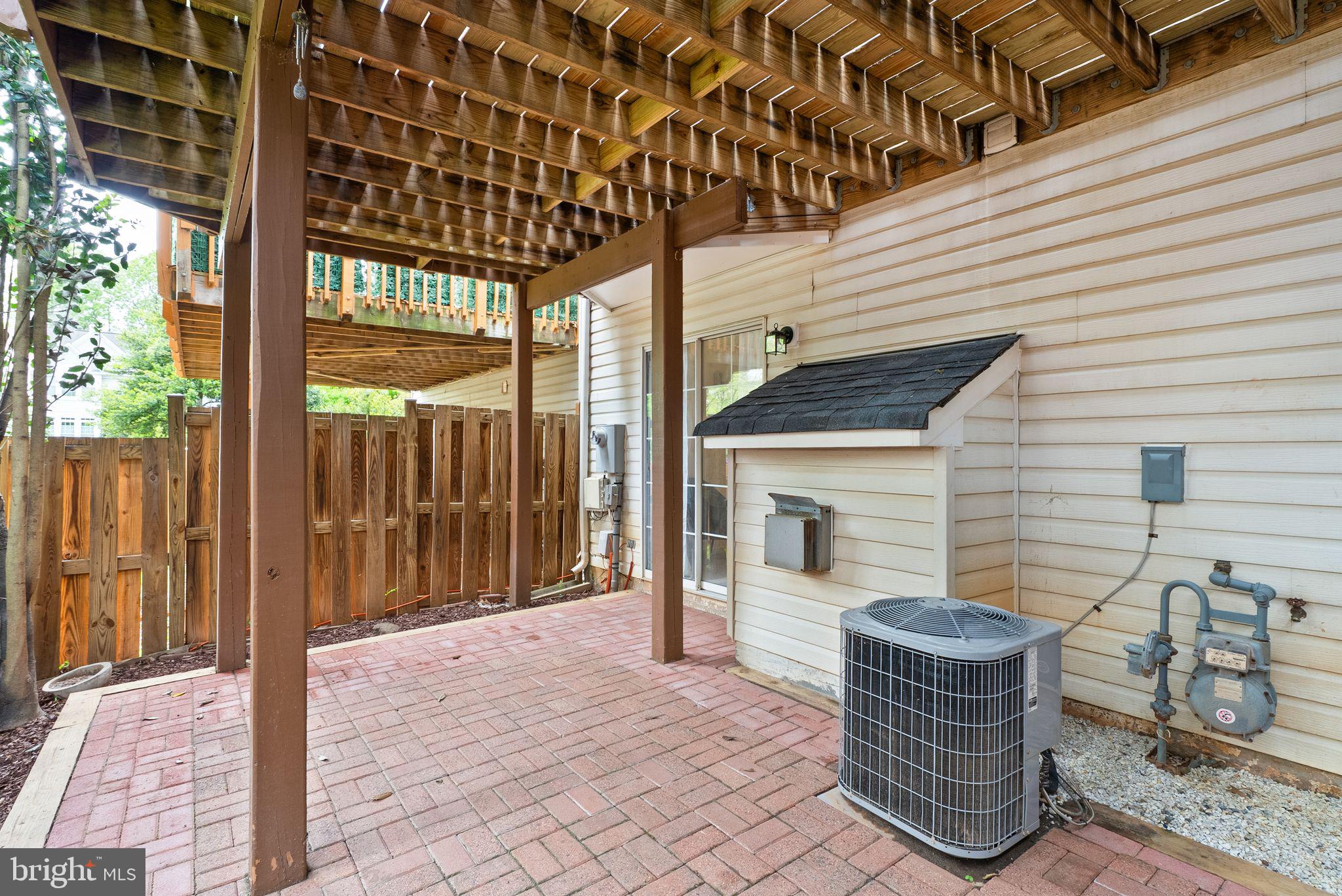 LOWES ISLAND - Residential
