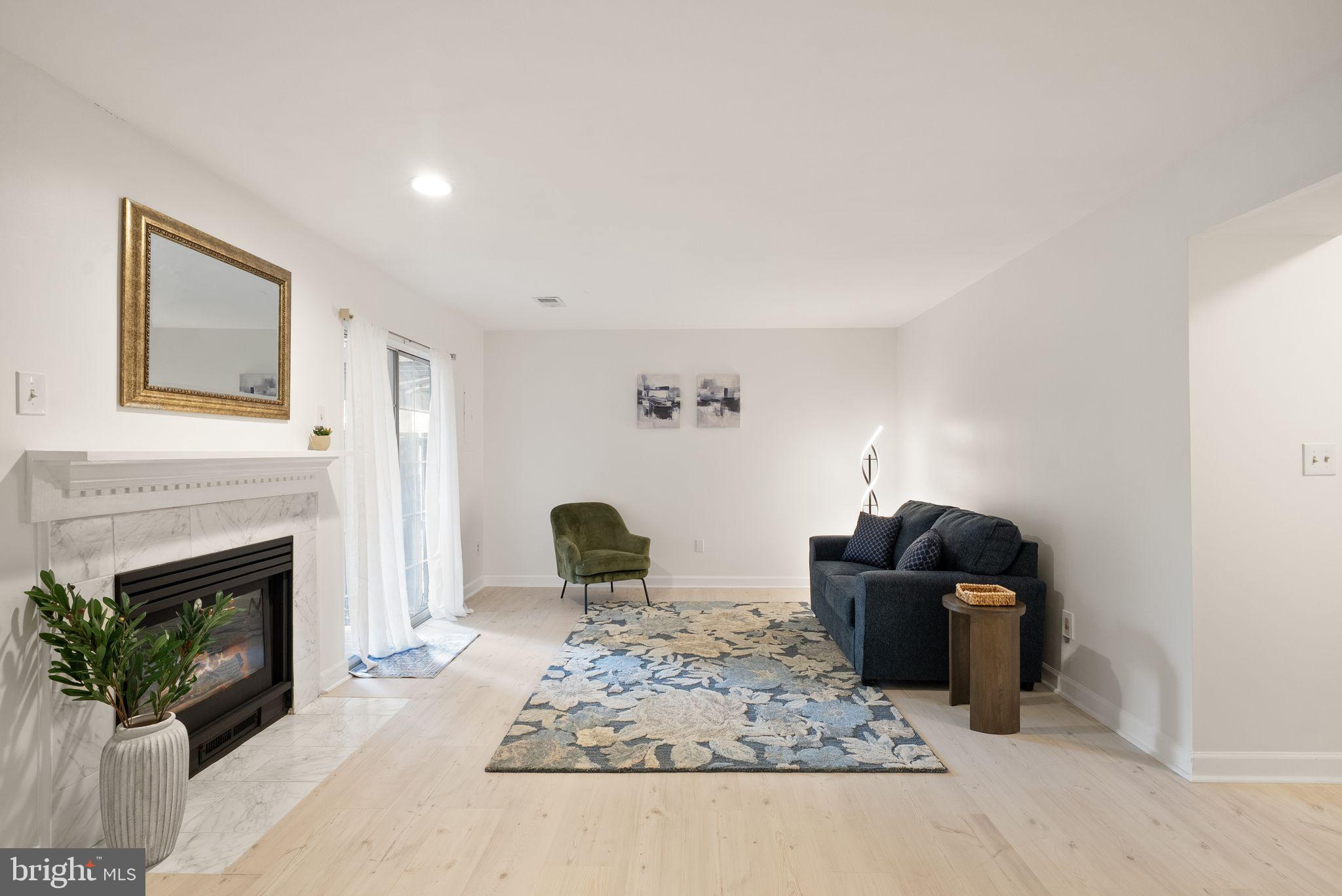 LOWES ISLAND - Residential