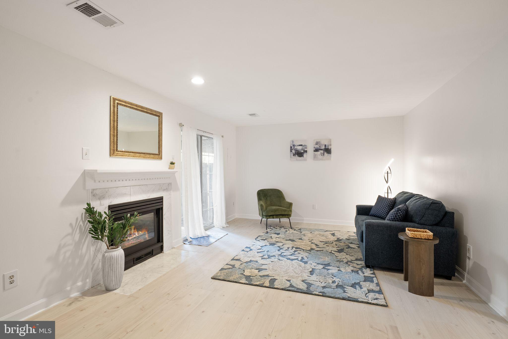 LOWES ISLAND - Residential