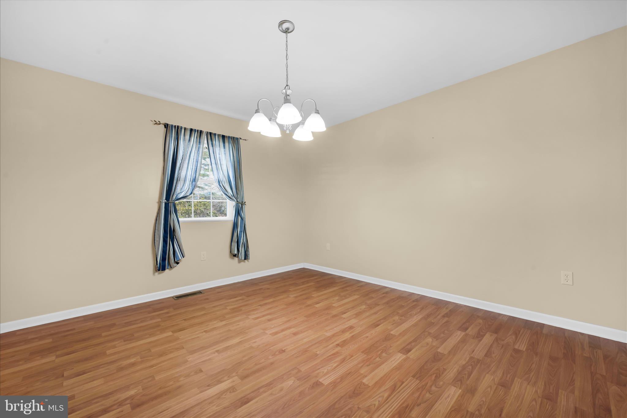 DEER LAKE - Residential