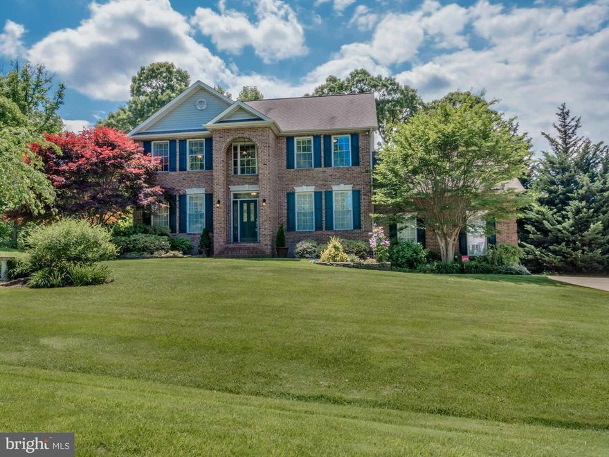 Majestic 2 story brick archway welcomes you to this luxurious  home.  9ft ceilings, tiled foyer, separate living rm w/gas f/p, glass french doors into family rm w/built-in cherry cabinets, breakfast area w/bump-out bay window w/seat.  Gourmet kitchen w/cherry cabinets, center island, built-in desk, separate dining rm, hardwood flrs, 2 tier deck, sprinkler system, so many upgrades. Won' last!