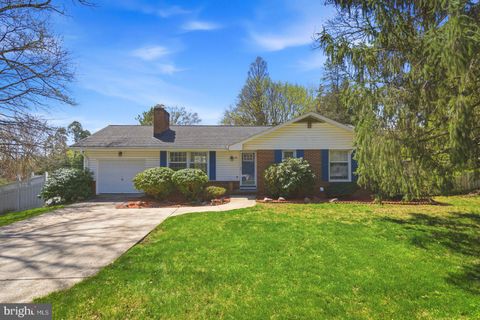 Photo of 419 Sherwood Road, COCKEYSVILLE, MD 21030 (MLS # MDBC2159104)