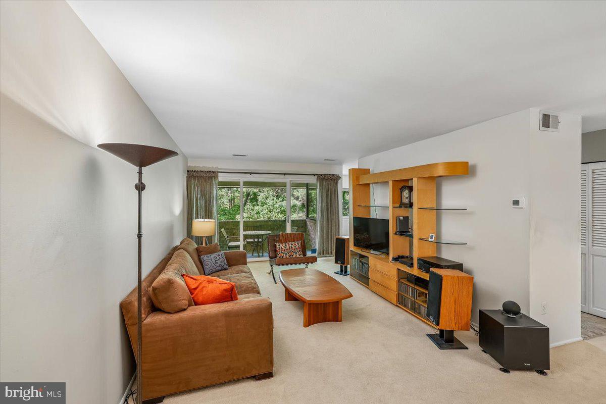 401 CHRISTOPHER AVENUE 33