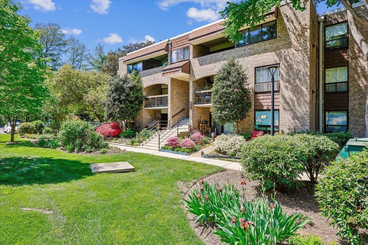 VILLAGE OVERLOOK - Residential