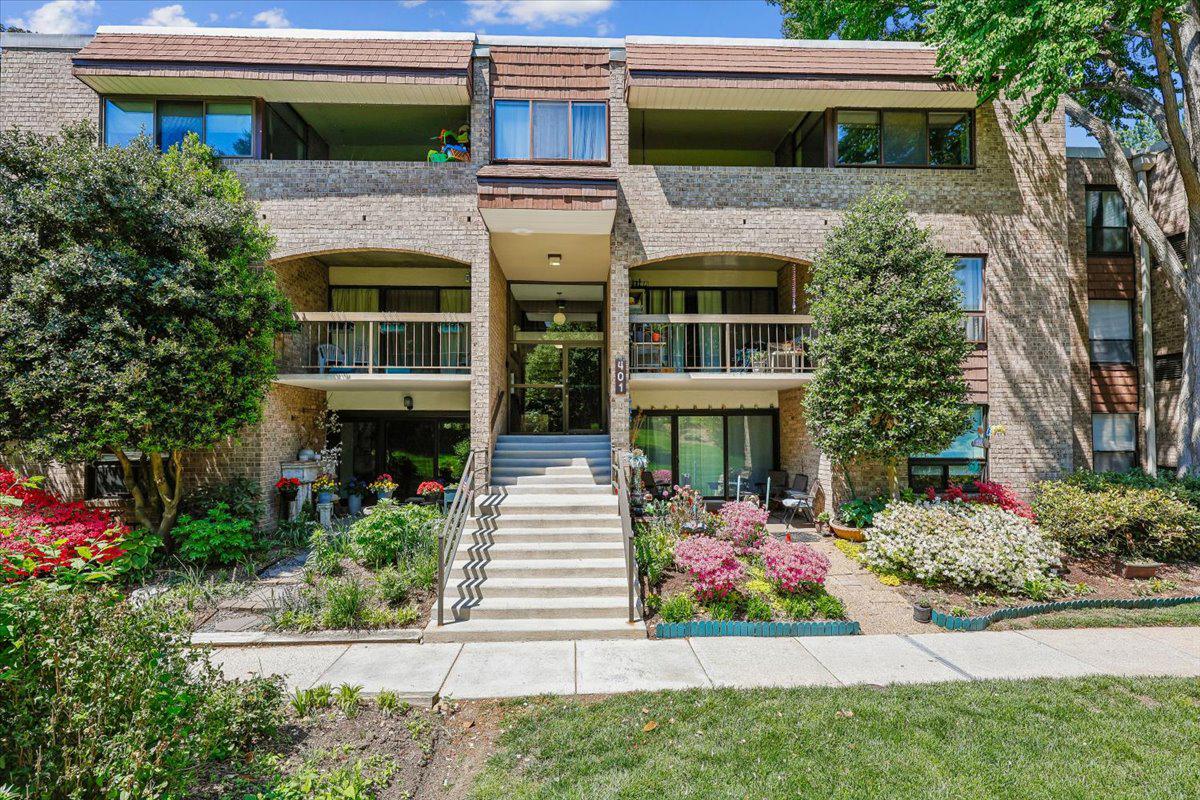 VILLAGE OVERLOOK - Residential