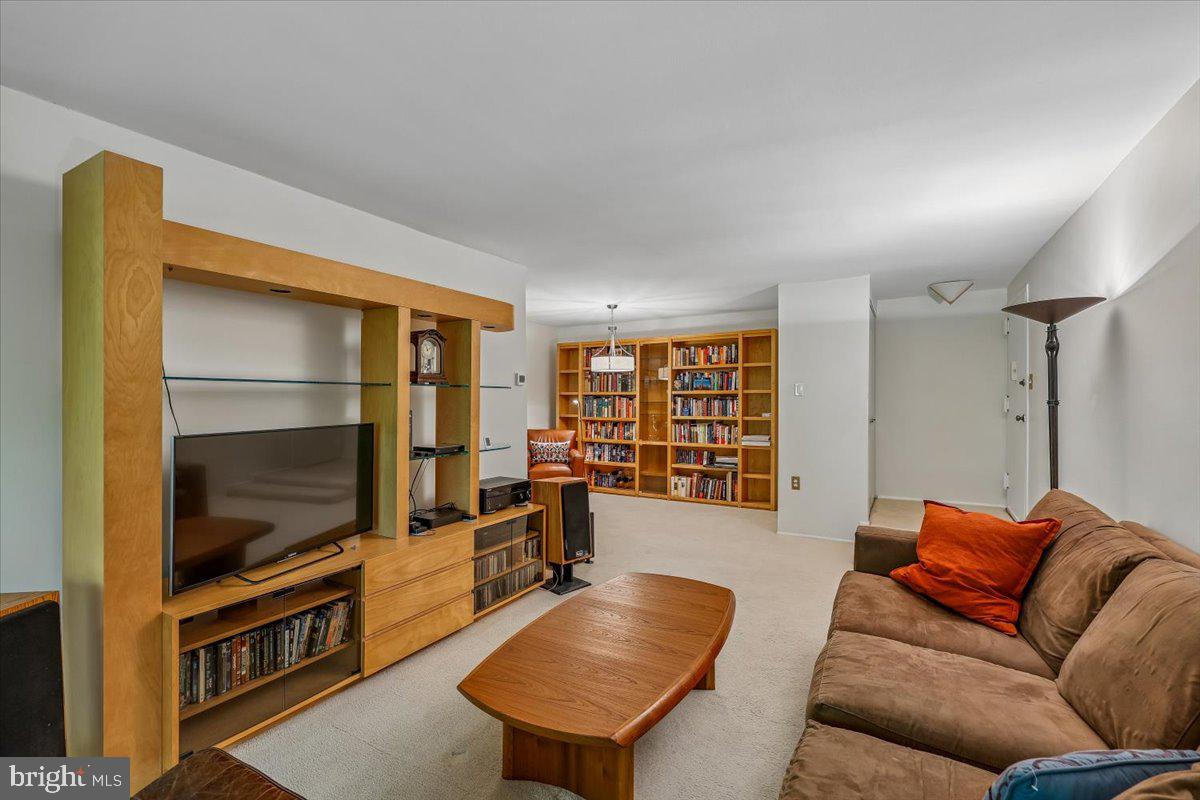 401 CHRISTOPHER AVENUE 33