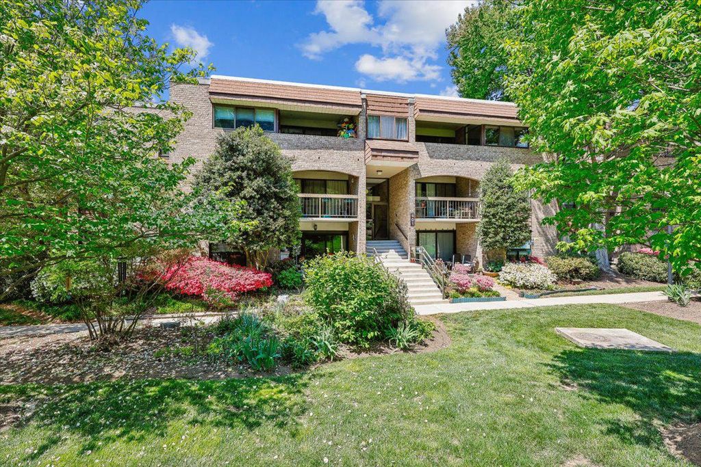 Photo of 401 Christopher Avenue #33, GAITHERSBURG, MD 20879 (MLS # MDMC2229566)