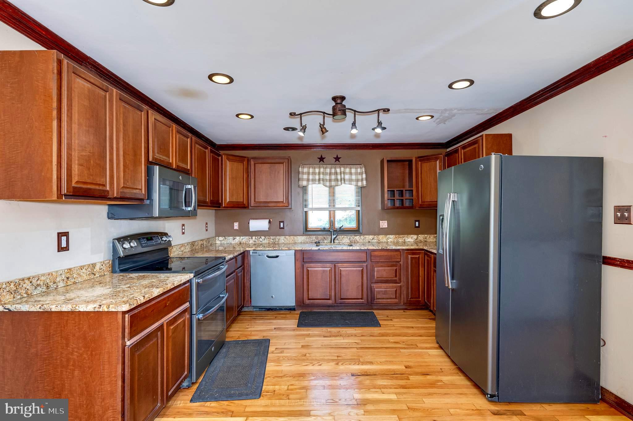 MIDDLE RIDGE ESTATES - Residential