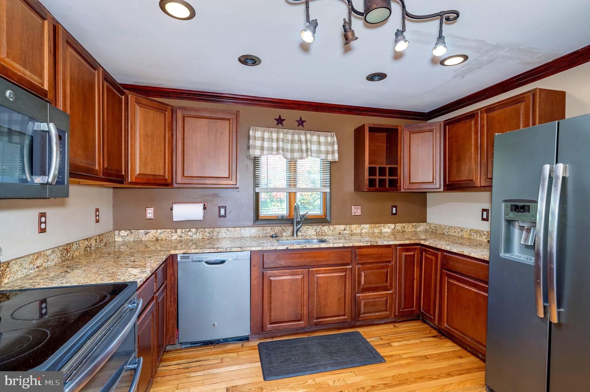 MIDDLE RIDGE ESTATES - Residential