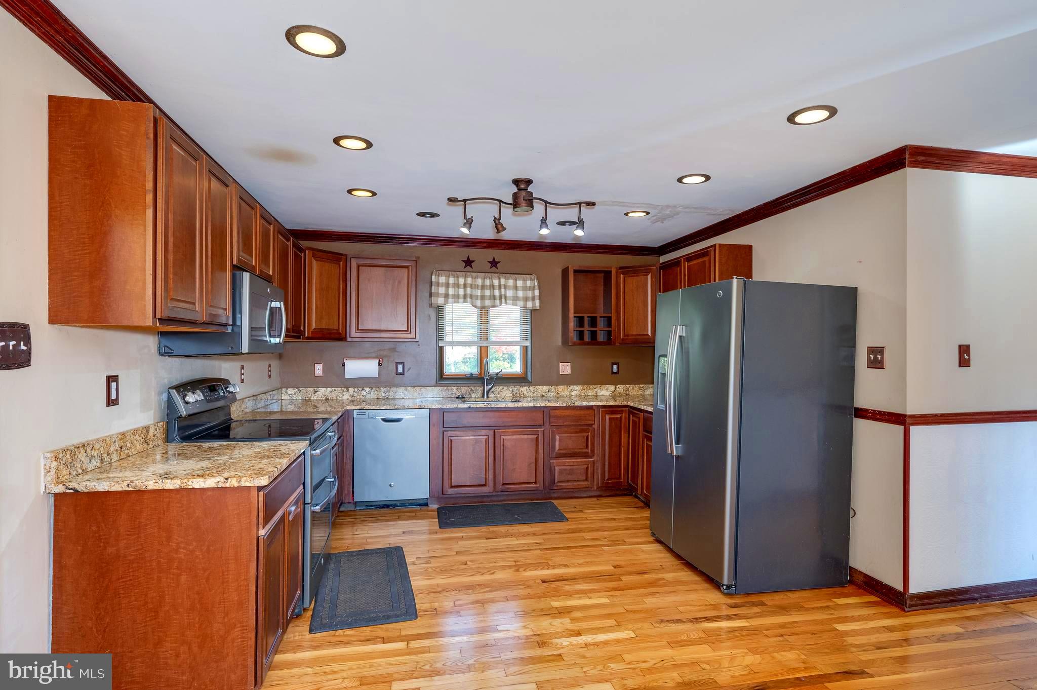 MIDDLE RIDGE ESTATES - Residential