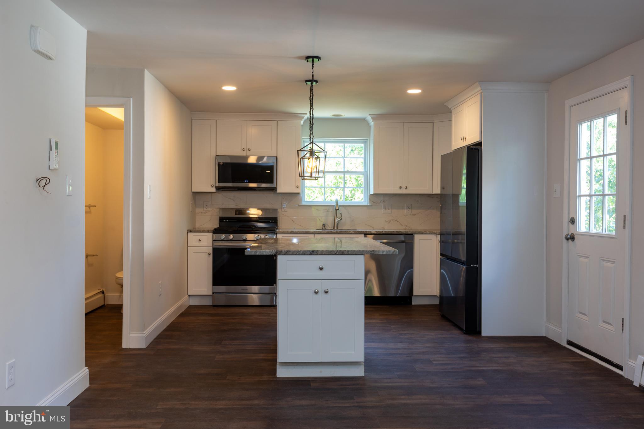 LEXINGTON COURT - Residential