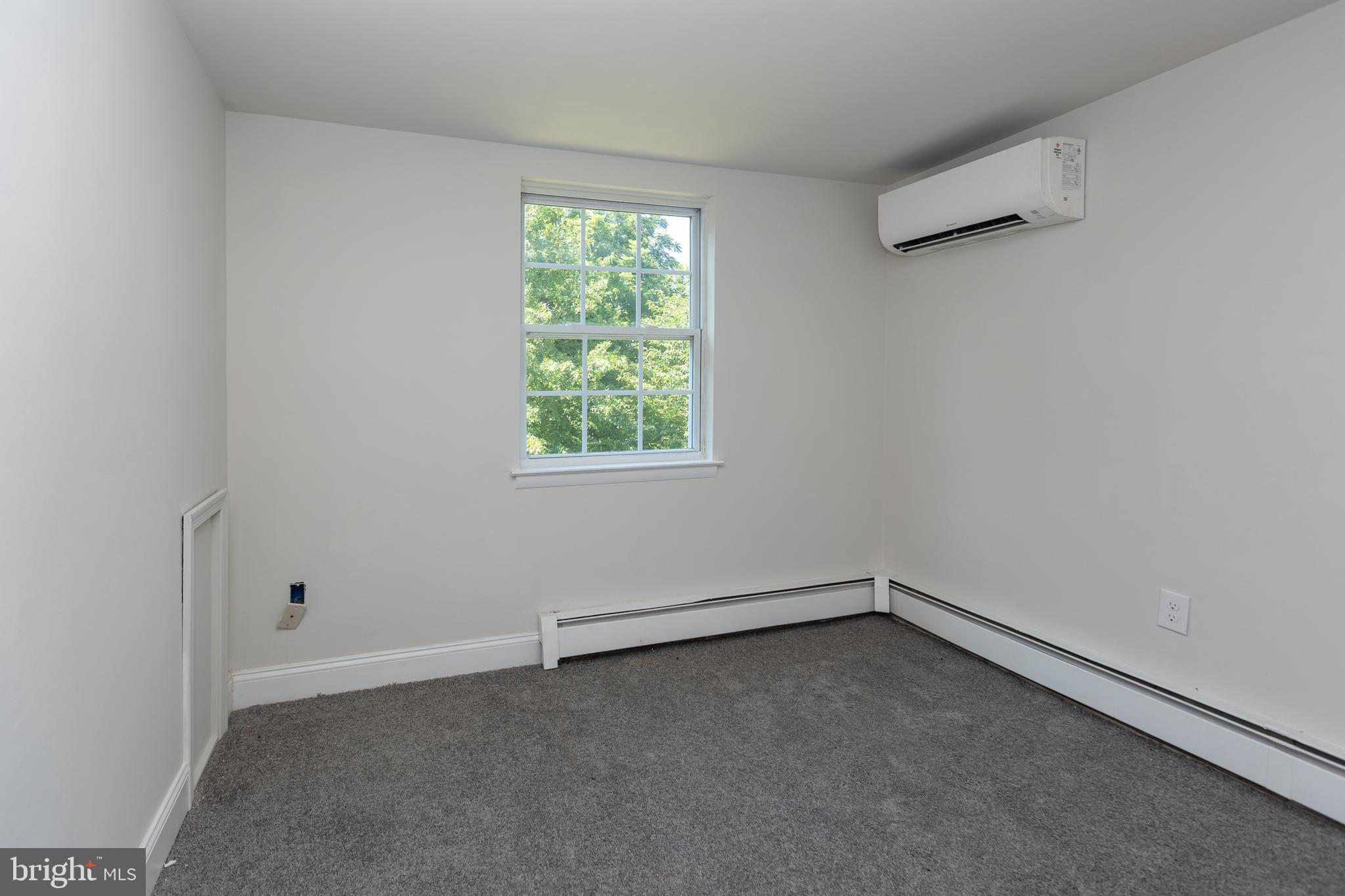 LEXINGTON COURT - Residential