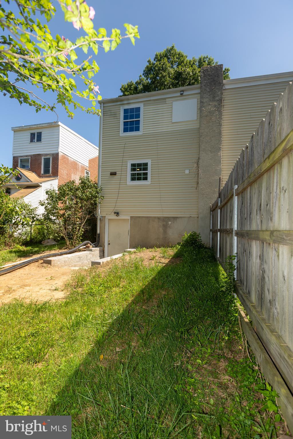 LEXINGTON COURT - Residential