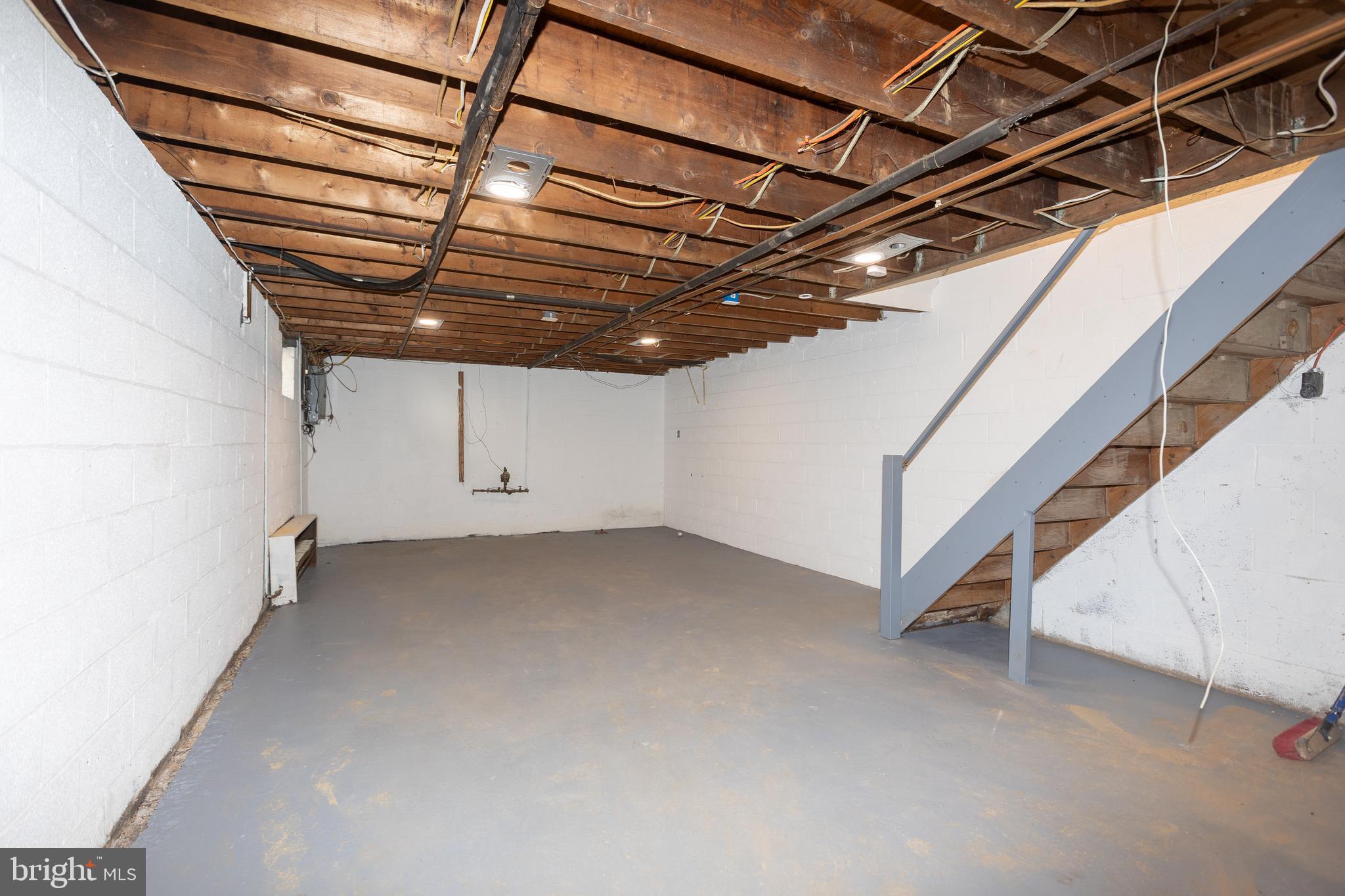 LEXINGTON COURT - Residential