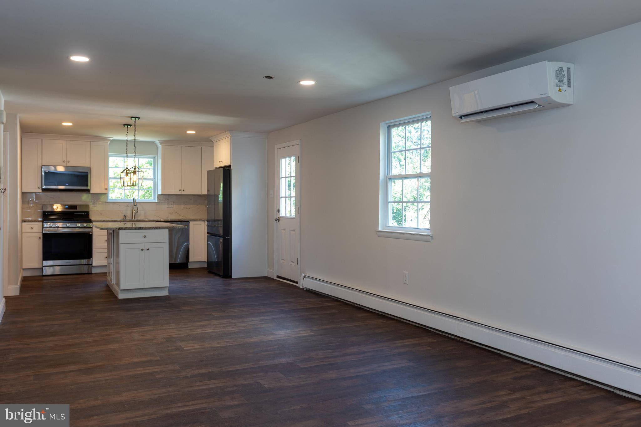 LEXINGTON COURT - Residential