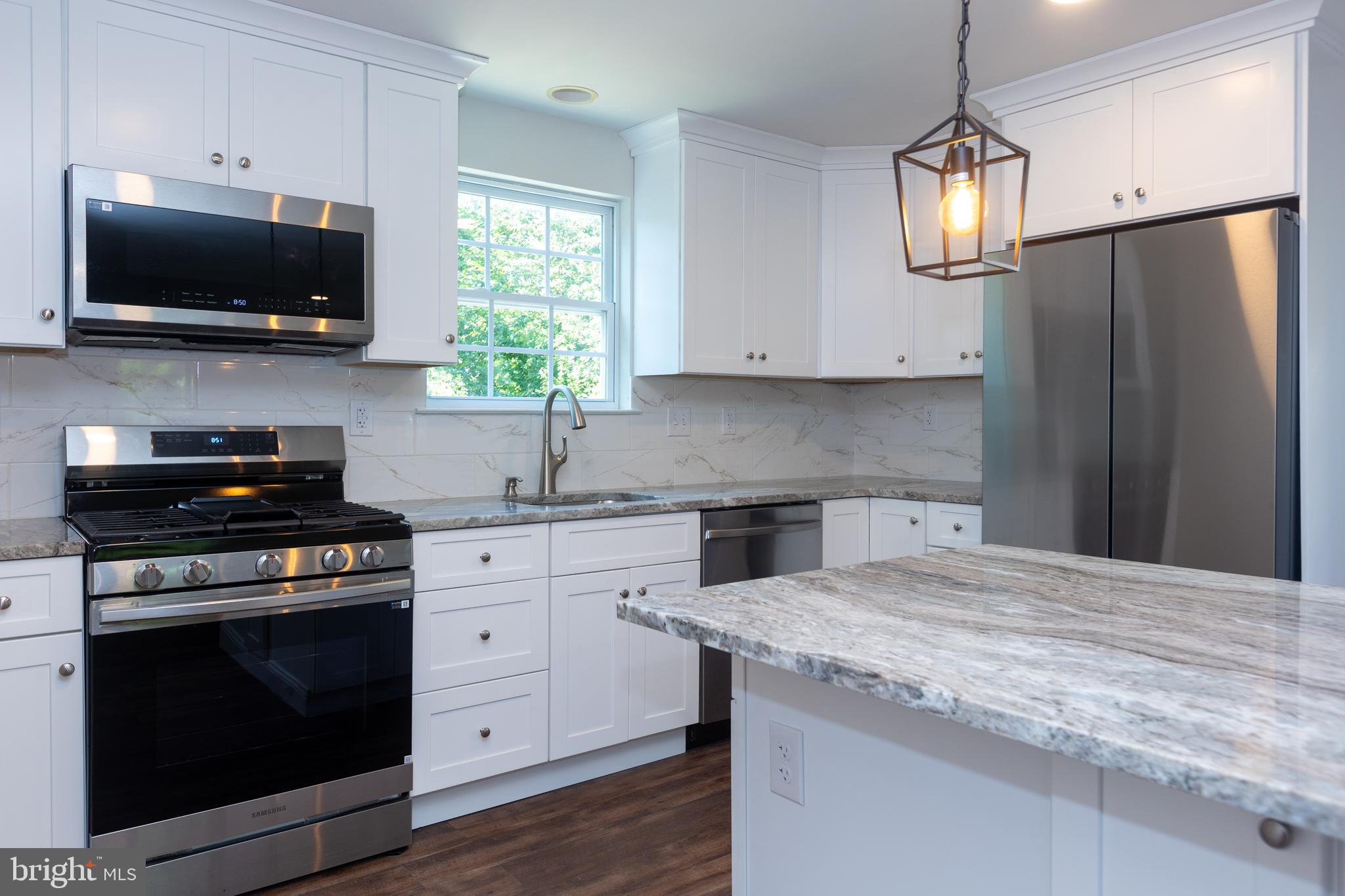 LEXINGTON COURT - Residential