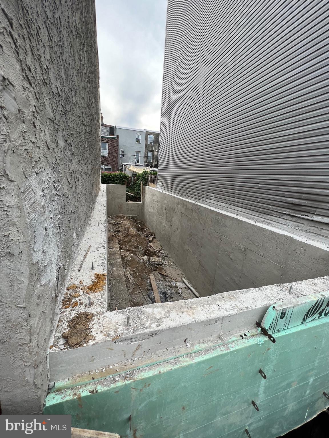 EAST KENSINGTON - Land