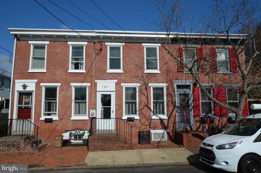 Historic 3-Bedroom, 1-Bath Townhome in Old New Castle

This charming townhome, nestled in the heart of Old New Castle, is brimming with character and offers the perfect blend of historic charm and modern updates. Located just steps from the water on E 2nd St., this home sits on a spacious, tree-lined street and is only a short walk to Battery Park and all of the area’s vibrant attractions.  Wake up each morning with a water view from the main bedroom window. 

Inside, you’ll find an ample kitchen with new gas range, new HVAC system, and an updated bathroom, making it a comfortable and functional space. The home also features updated windows and a full basement for added convenience. Step outside to a deep backyard, ideal for relaxation or entertaining.

Don’t miss your chance to own this beautiful home in one of Old New Castle’s most sought-after neighborhoods.