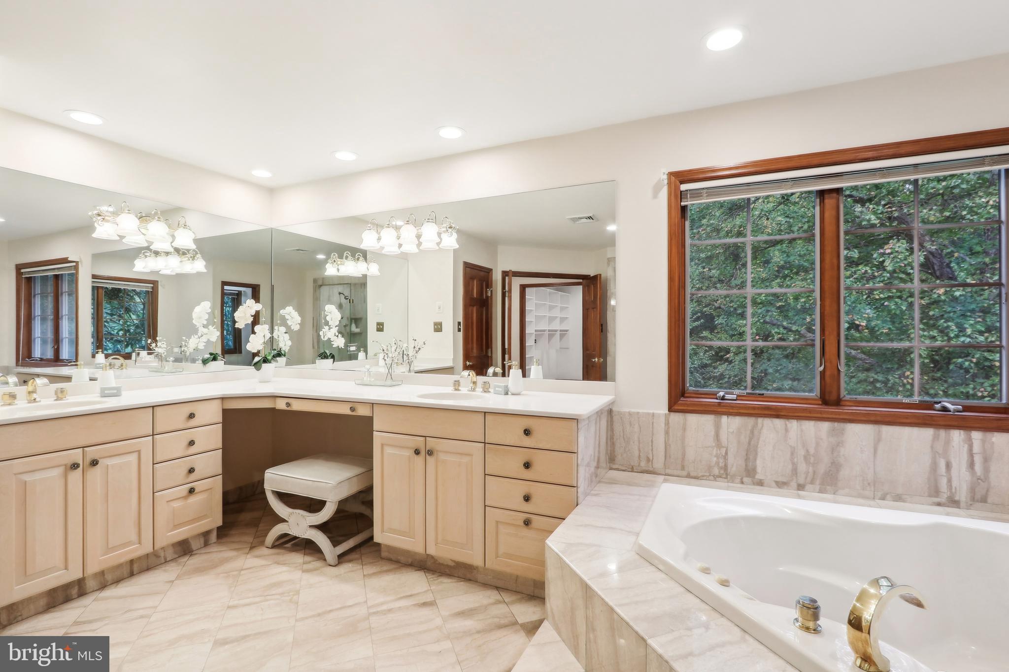 RADNOR HUNT - Residential