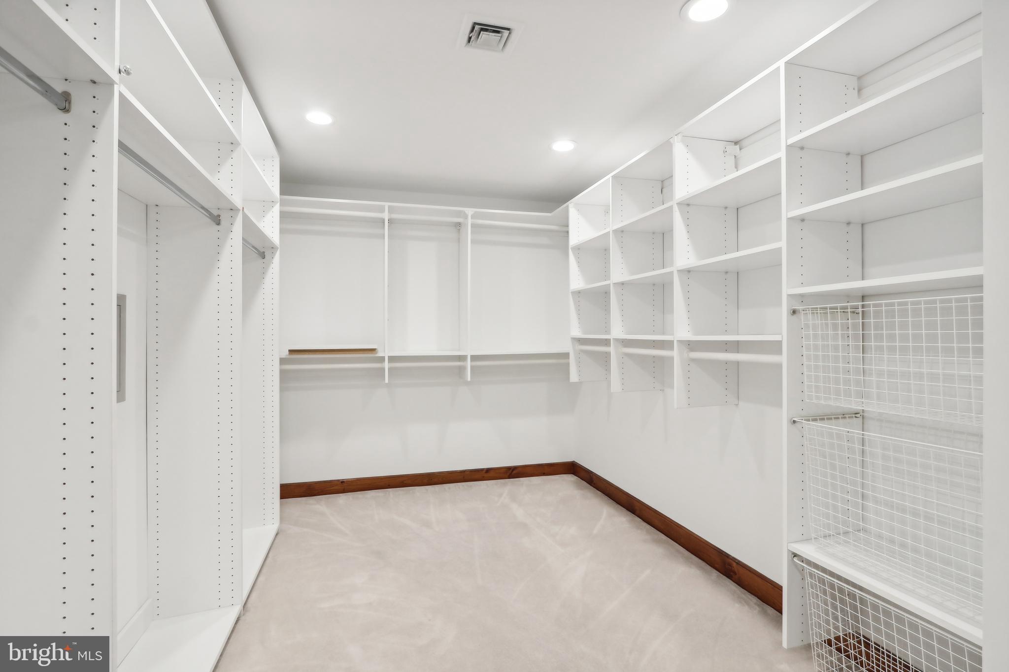 RADNOR HUNT - Residential