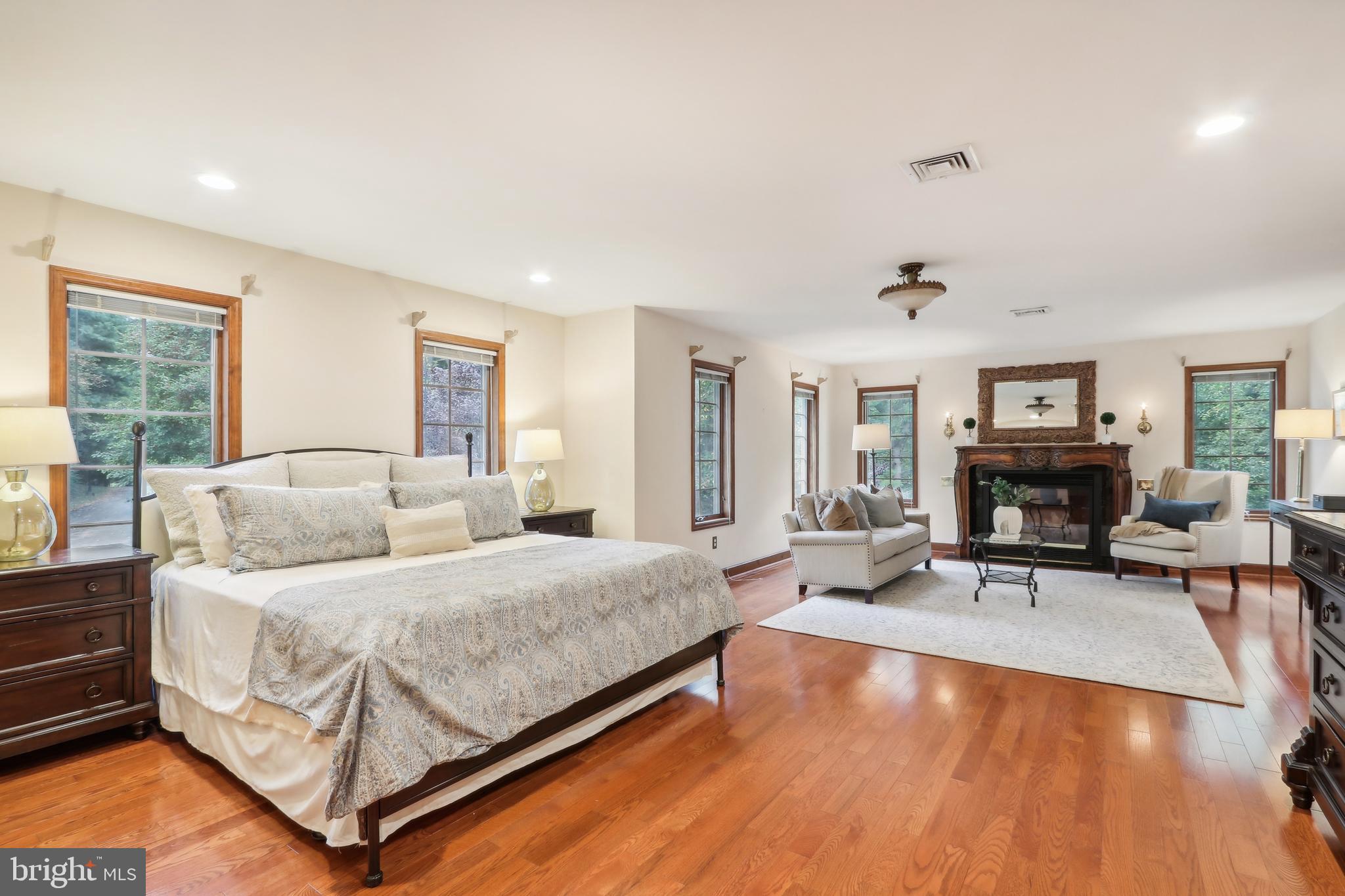 RADNOR HUNT - Residential