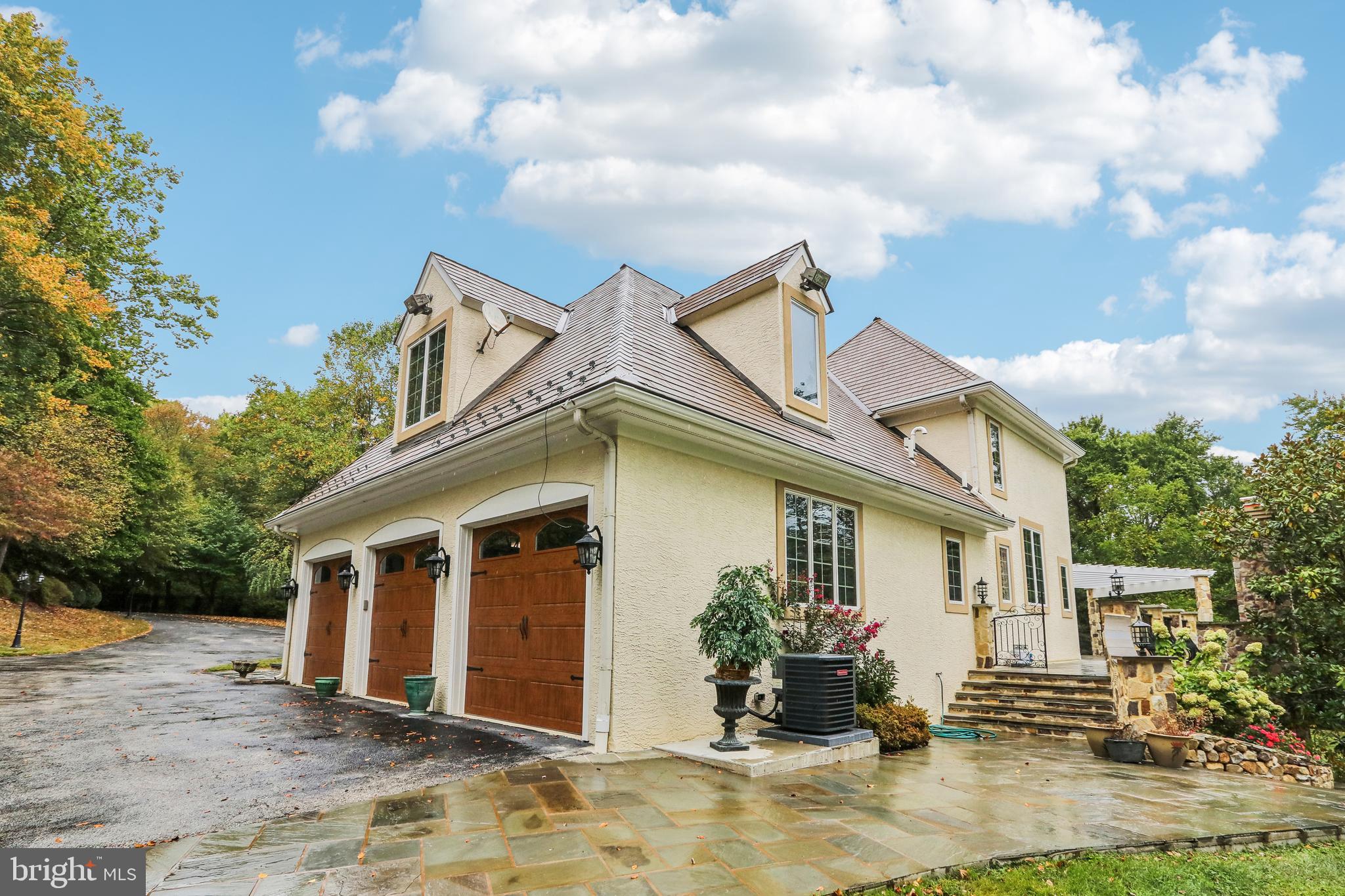 RADNOR HUNT - Residential