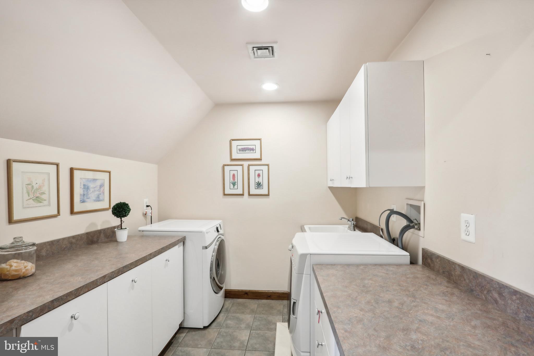 RADNOR HUNT - Residential