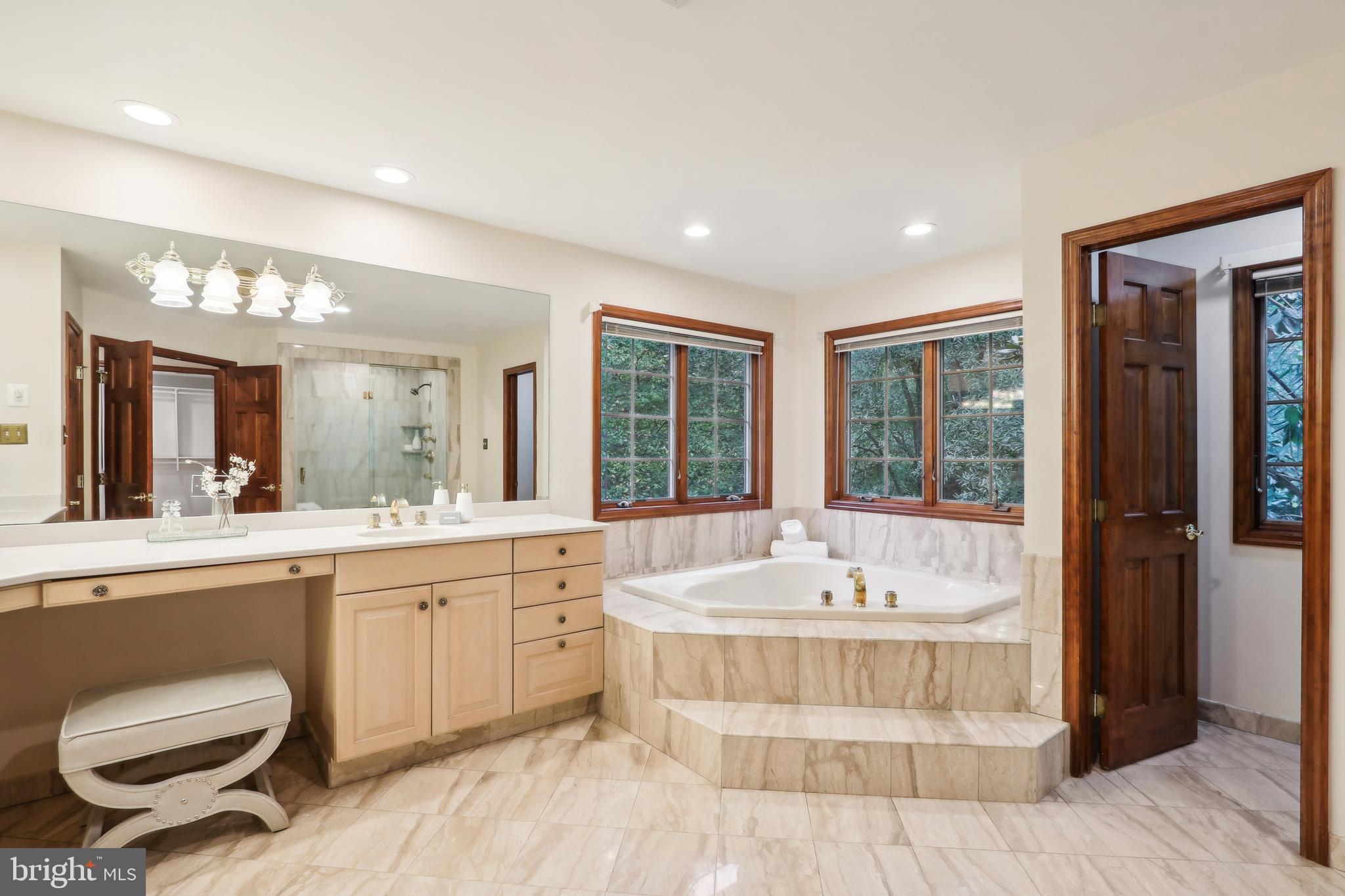 RADNOR HUNT - Residential