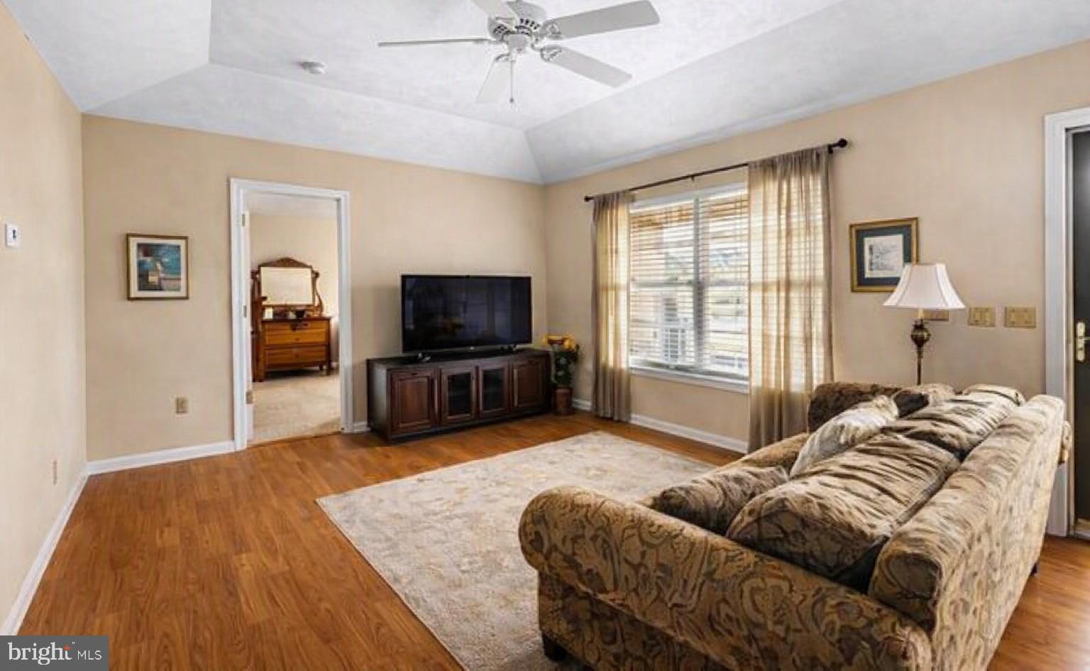 1076 STUART DRIVE
