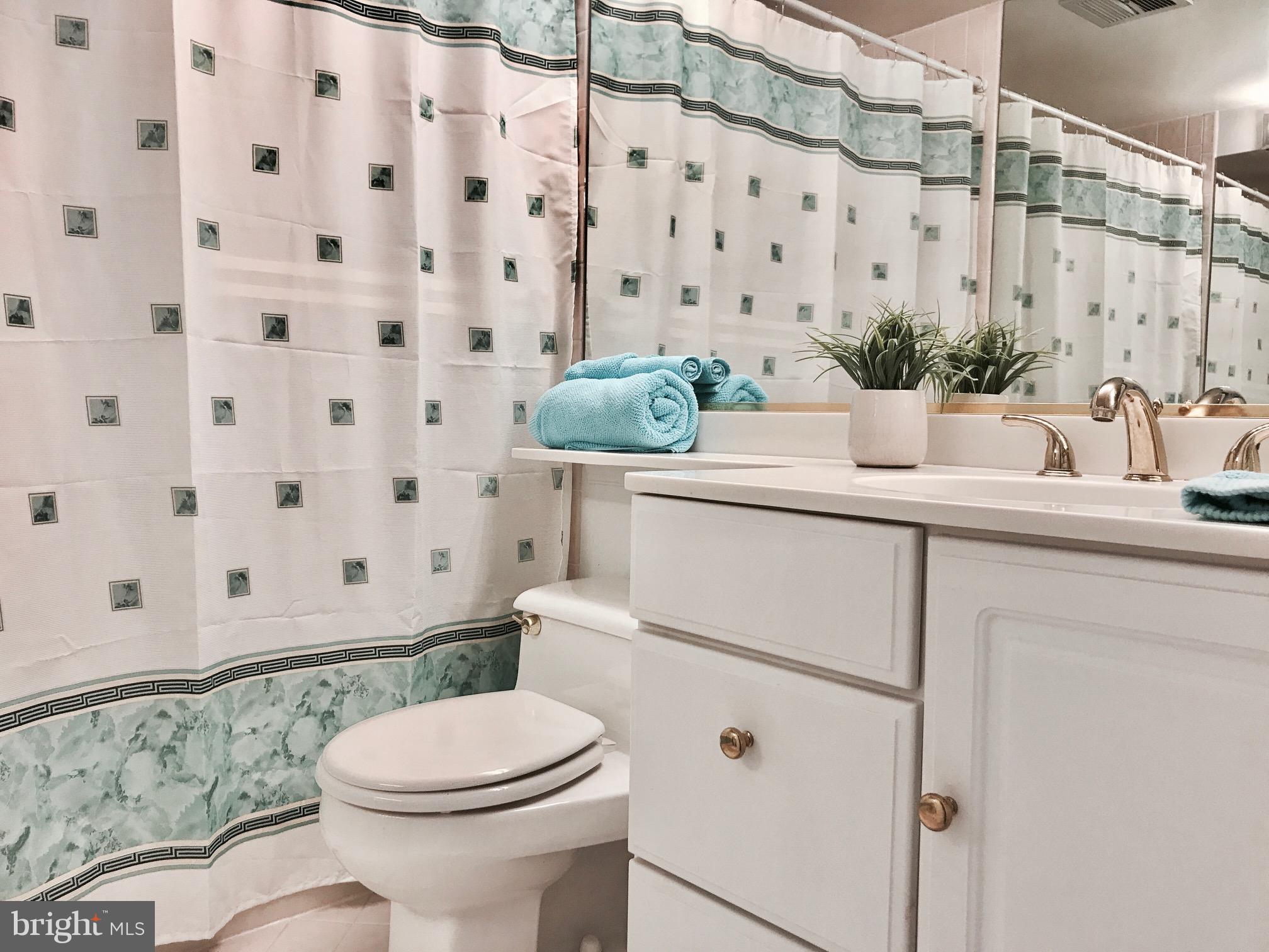 THE ELIZABETH - Residential Lease