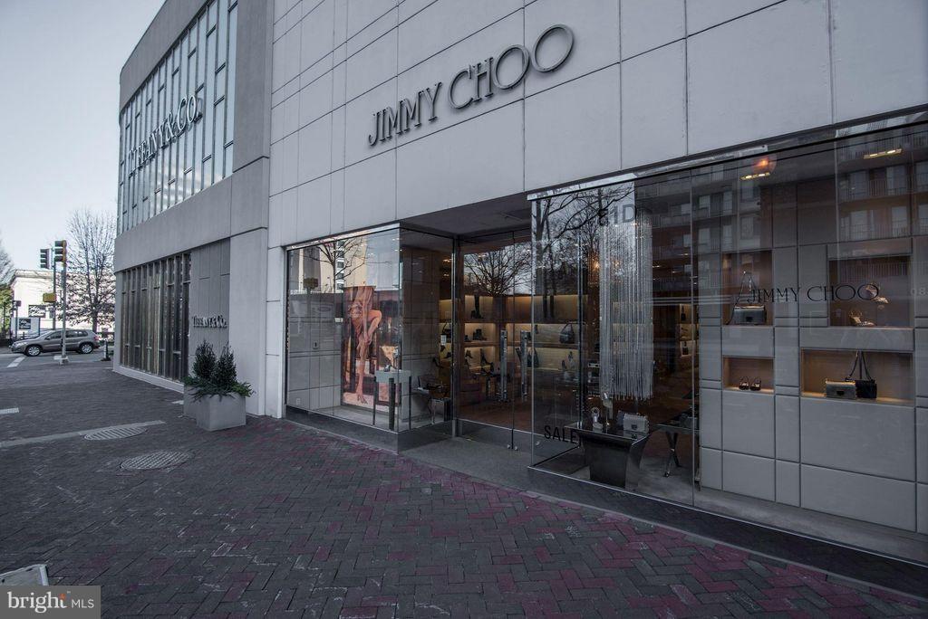 THE ELIZABETH - Residential Lease