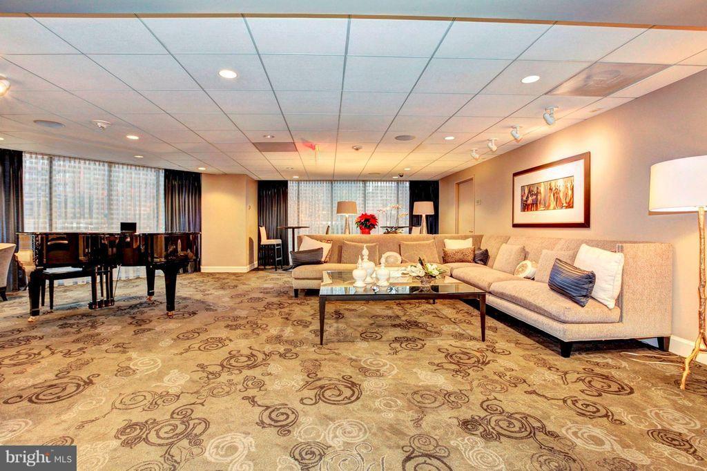 THE ELIZABETH - Residential Lease