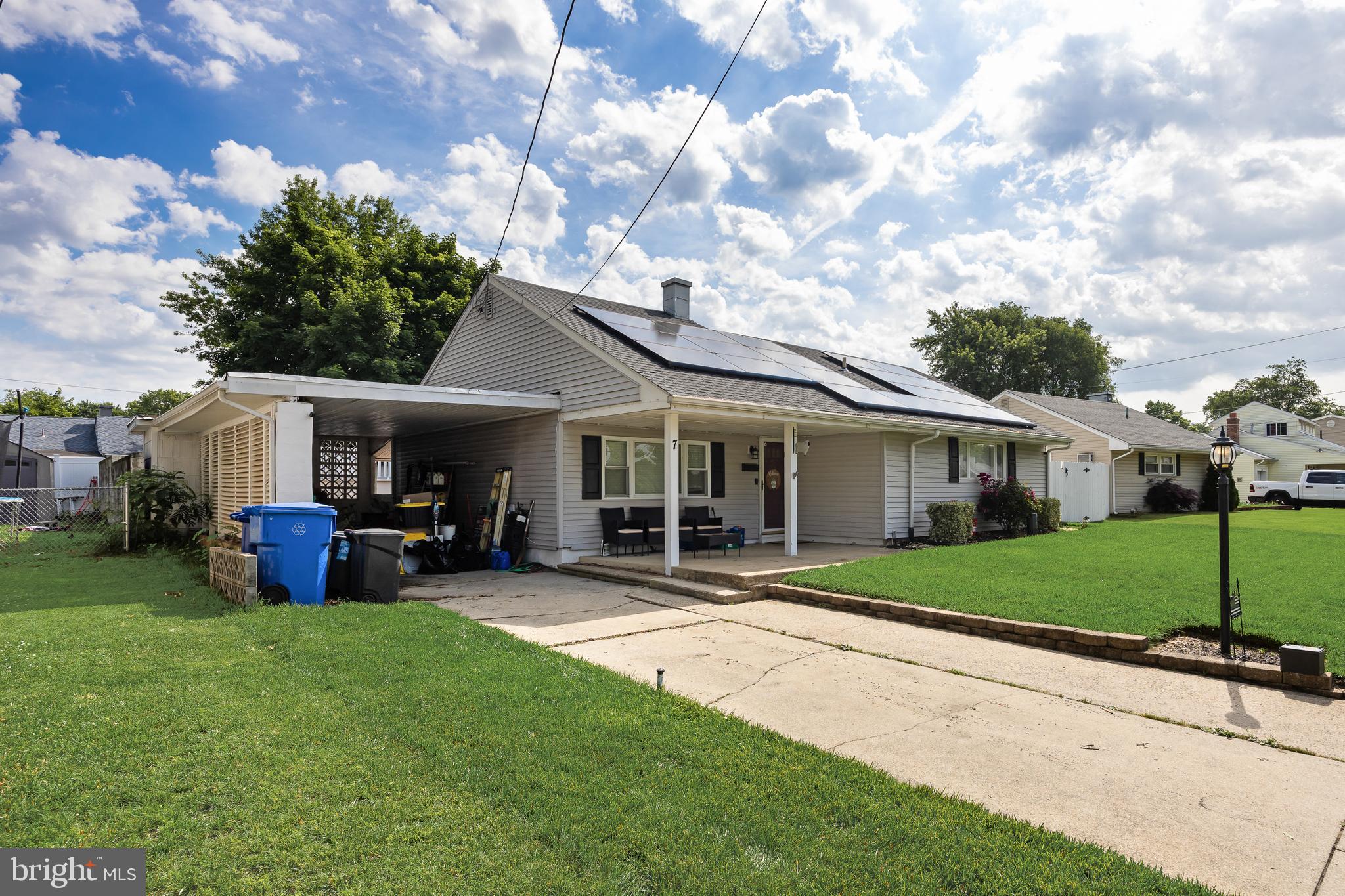 7 ROSE AVENUE