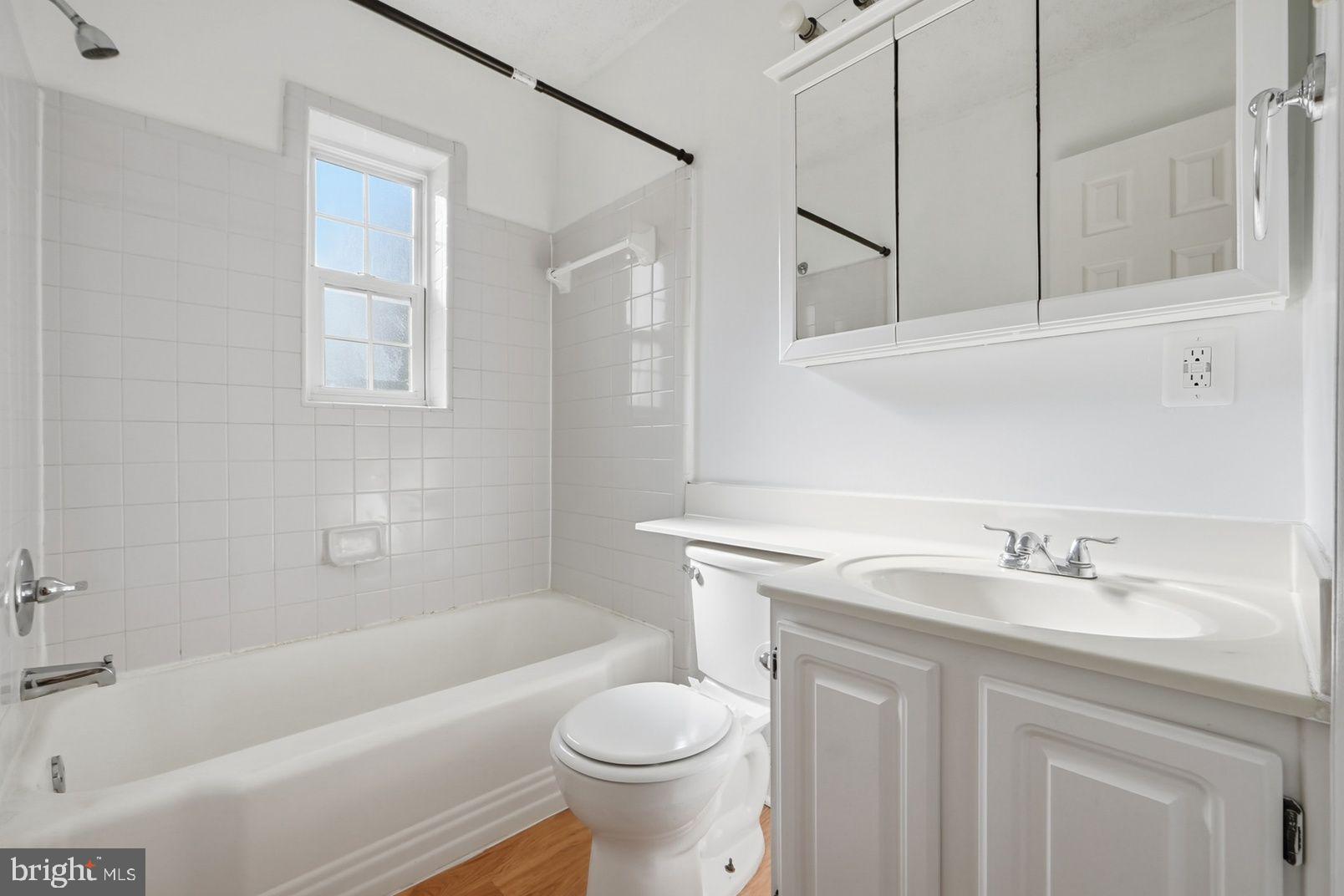 2239 FARRINGTON AVENUE 05-302