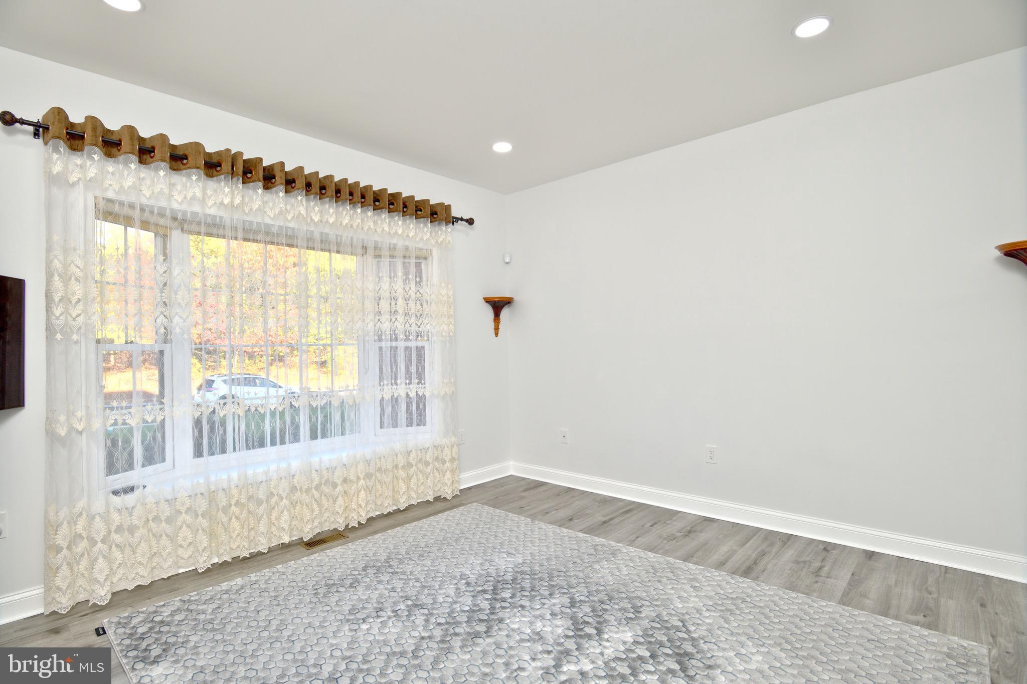 HEATHER LEA - Residential