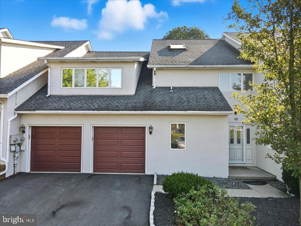 Photo of 10 Aspen Court, EASTON, PA 18040 (MLS # PANH2008848)