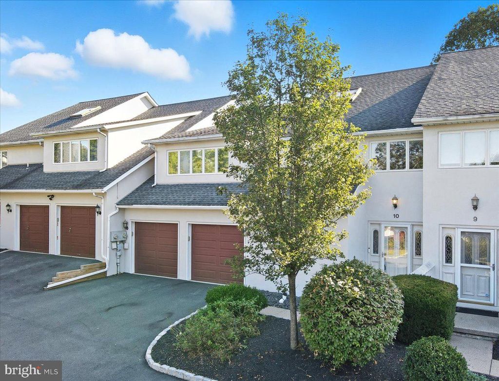 Photo of 10 Aspen Court, EASTON, PA 18040 (MLS # PANH2008848)