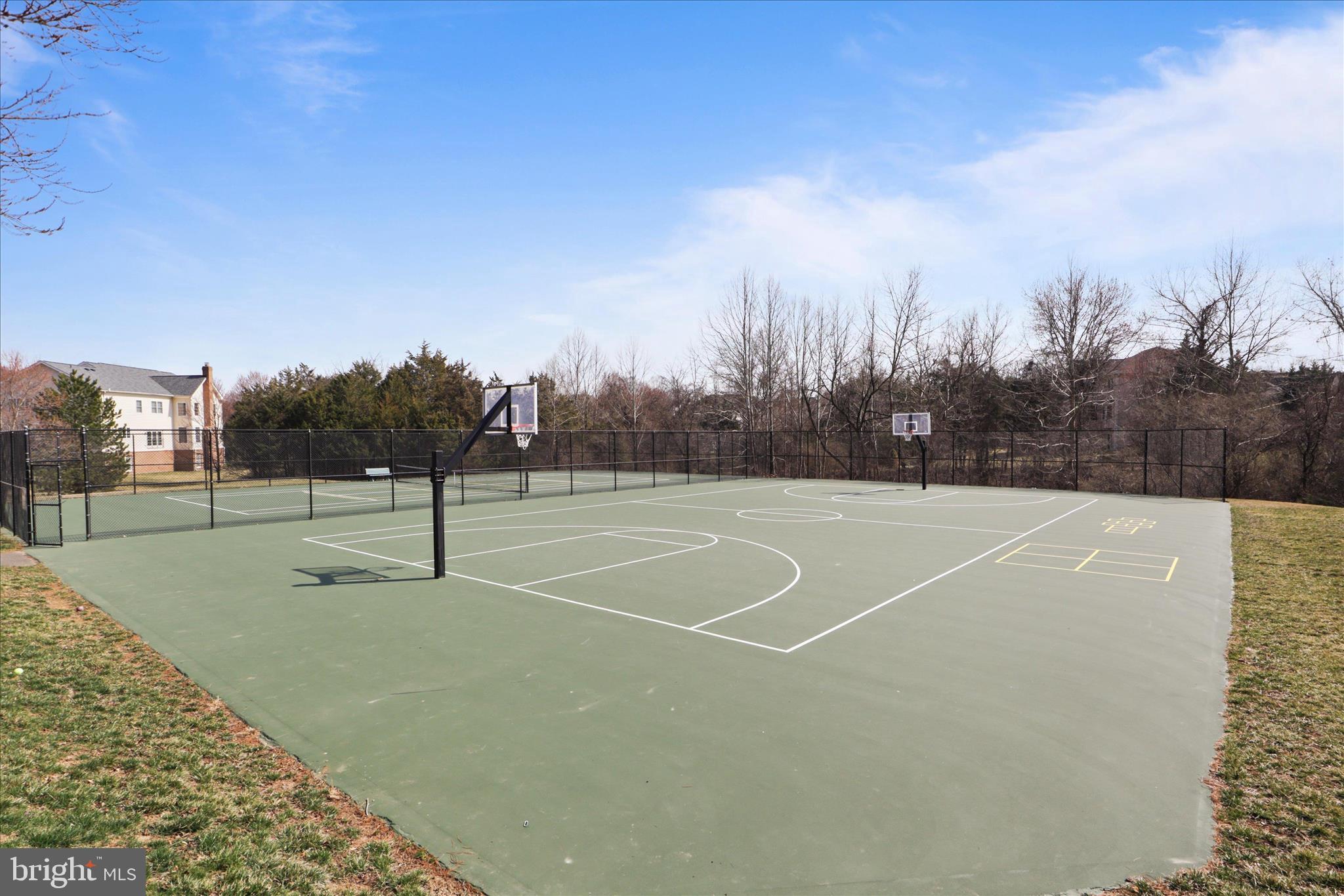 DOMINION VALLEY COUNTRY CLUB - Residential Lease