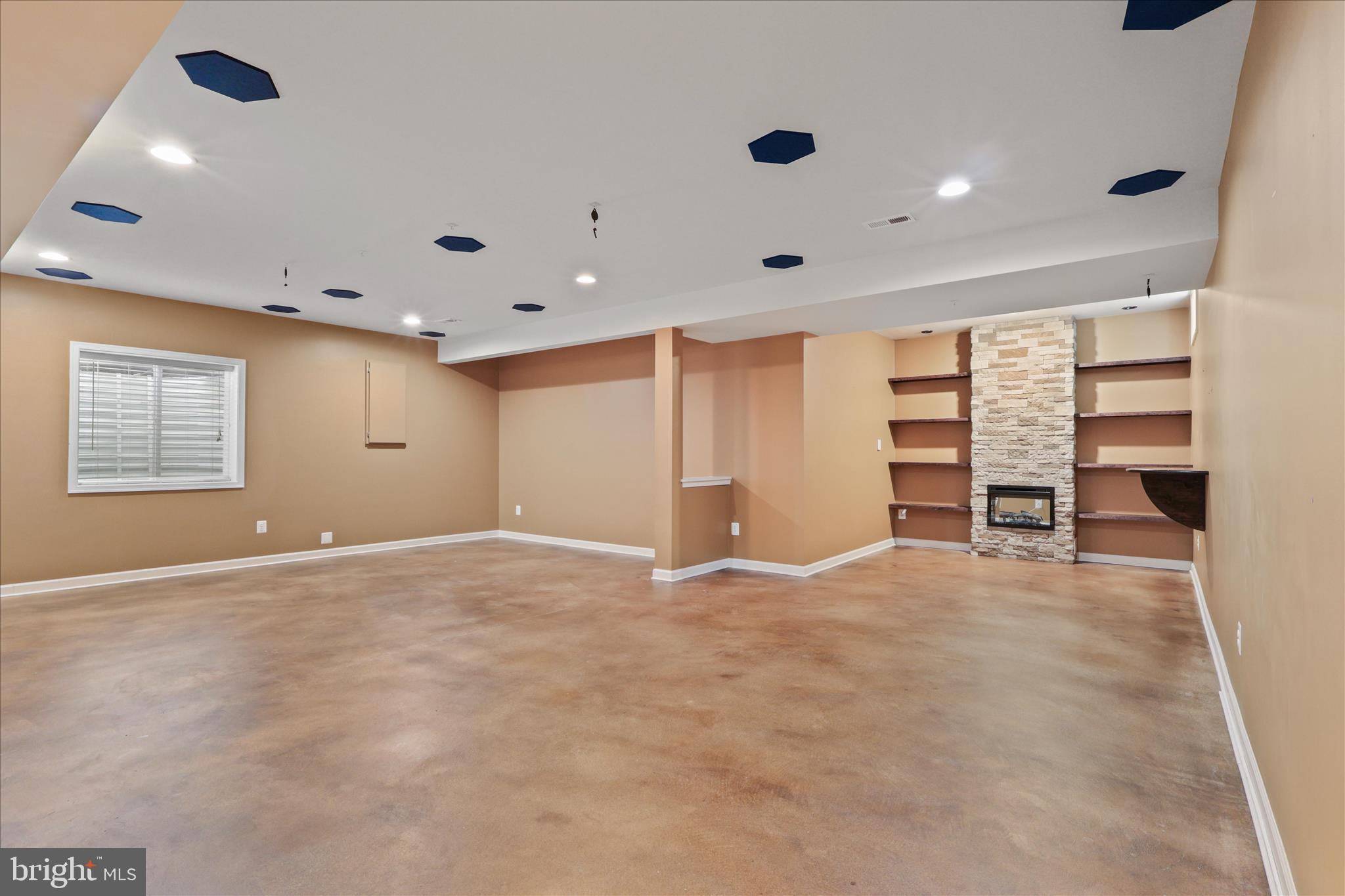 DOMINION VALLEY COUNTRY CLUB - Residential Lease