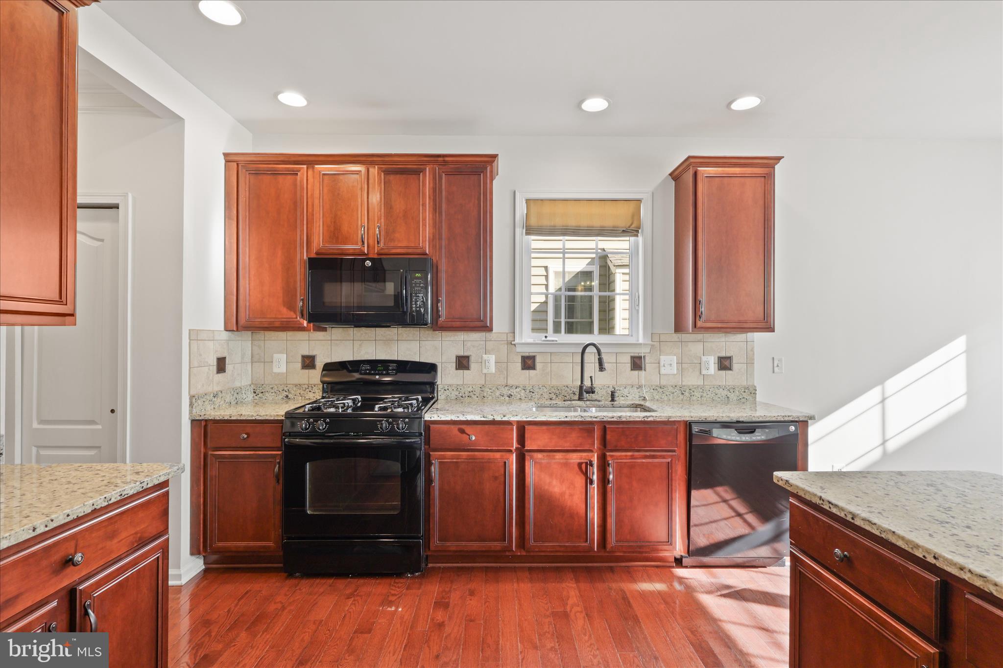 DOMINION VALLEY COUNTRY CLUB - Residential Lease