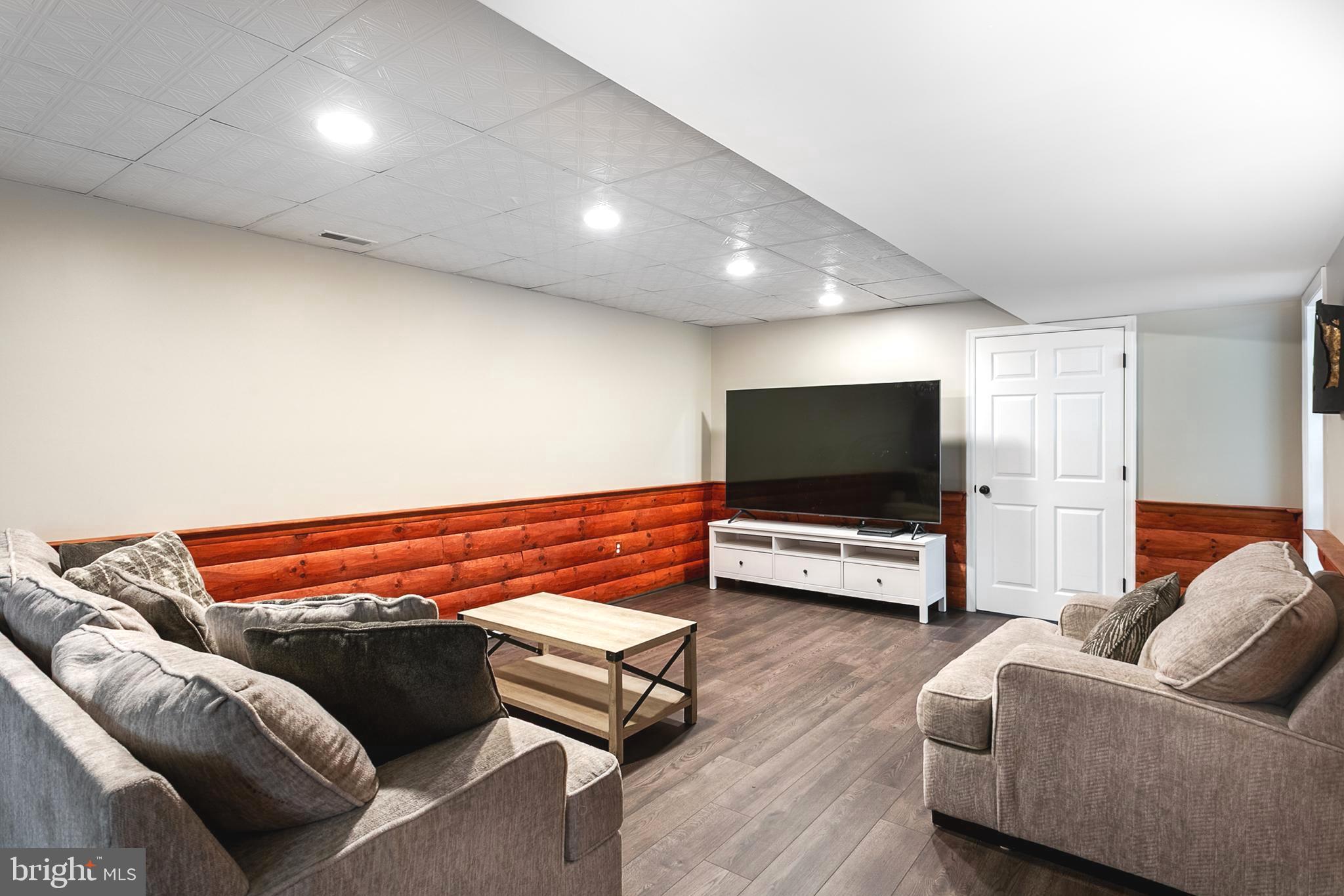 GLENCOE OAKS - Residential